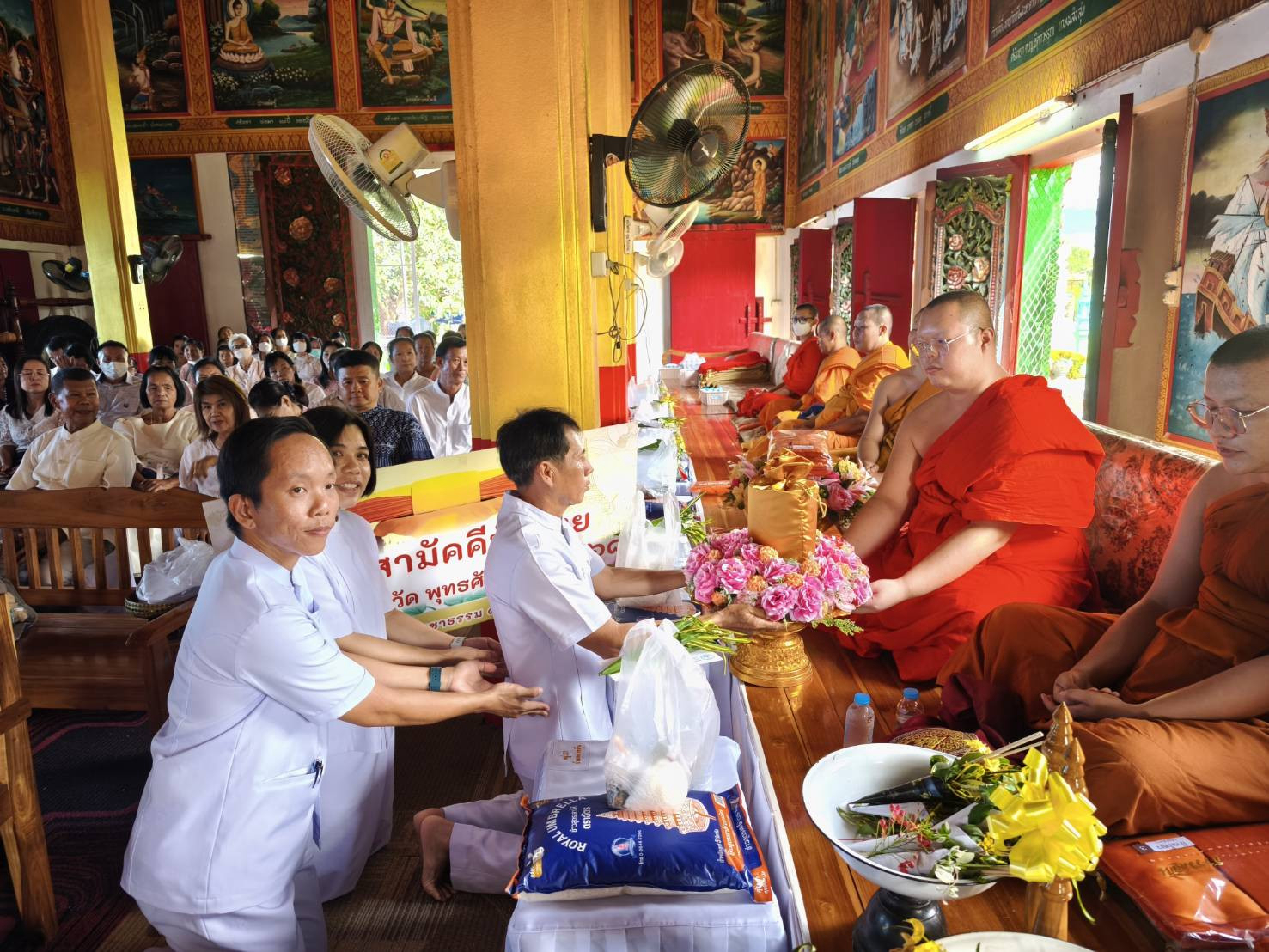 ภาพการถวายปัจจัยวัดดอนชัย