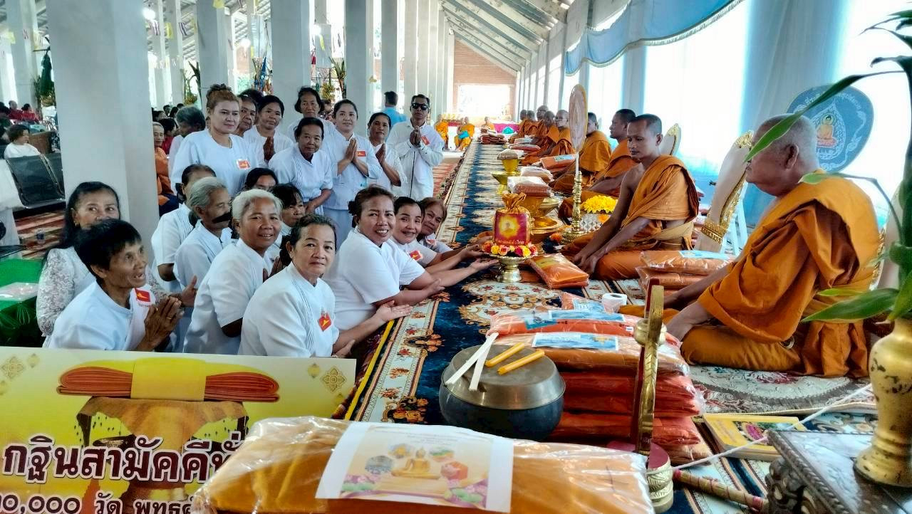 ภาพการถวายปัจจัยวัดป่ามัน