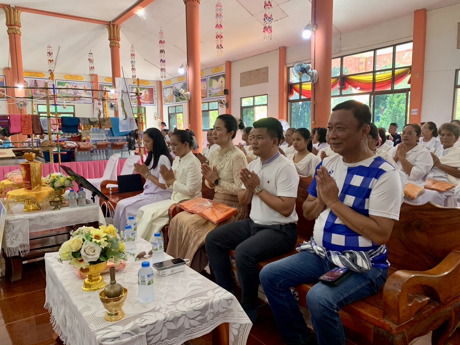 ภาพร่วมพิธีกรรมวัดน้อยหนองหว้า