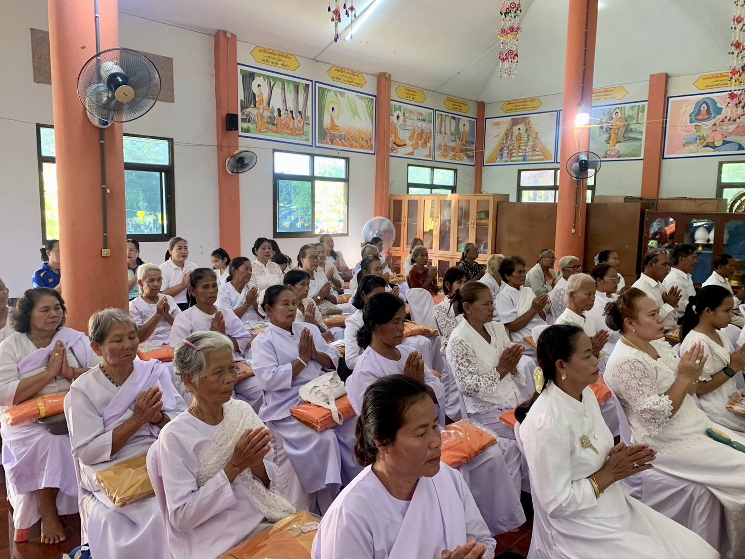 ภาพร่วมพิธีกรรมวัดน้อยหนองหว้า