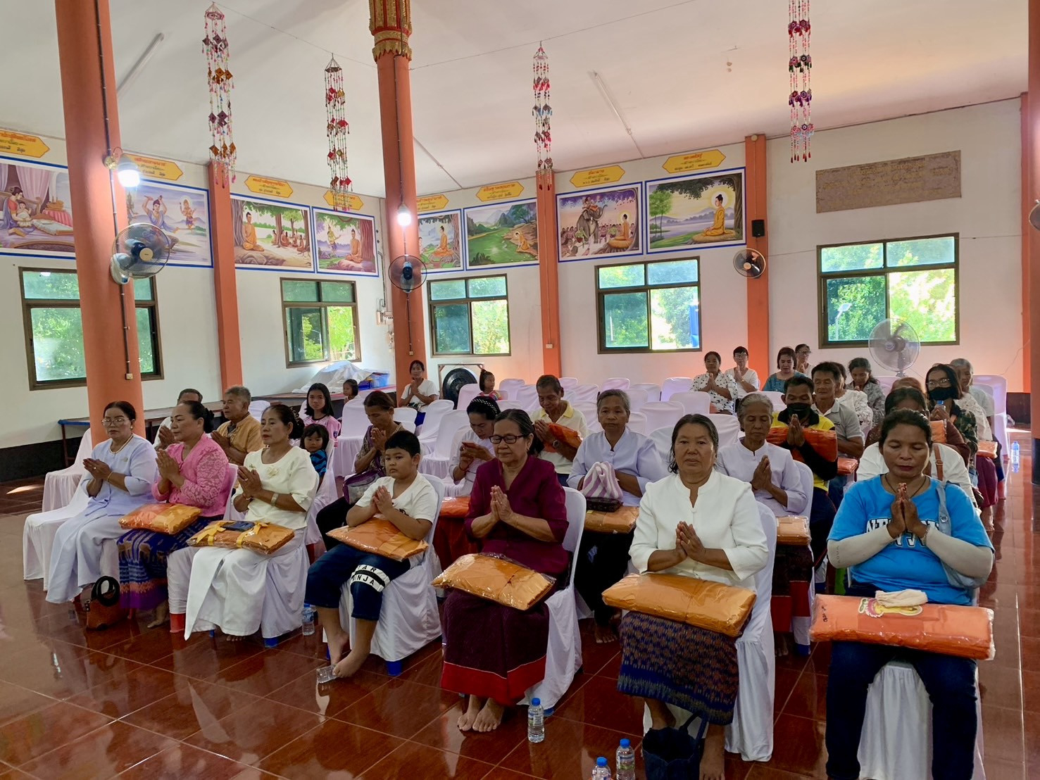 ภาพร่วมพิธีกรรมวัดน้อยหนองหว้า