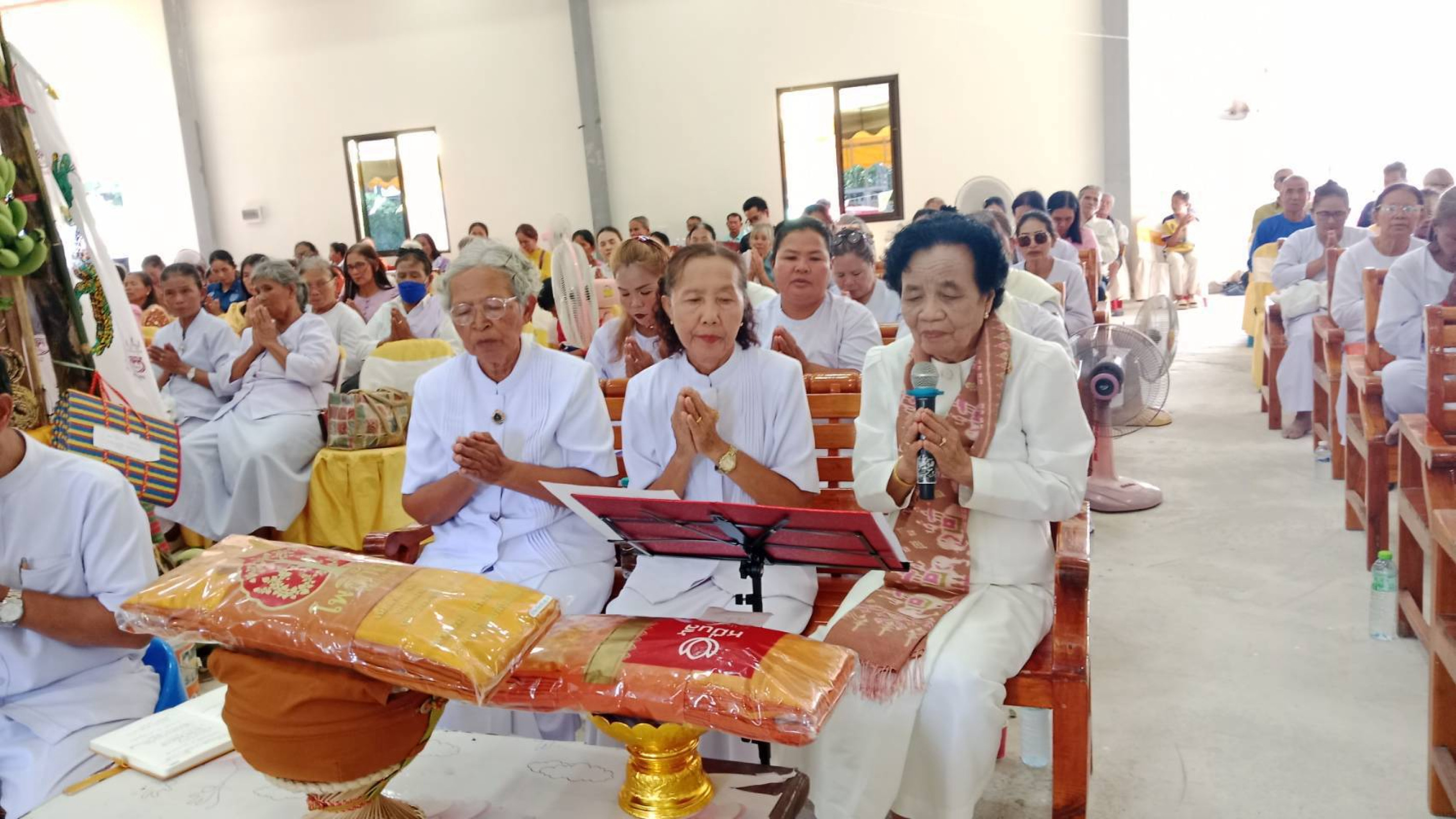 ภาพกล่าวคำถวายกฐินวัดบ้านสองชั้น