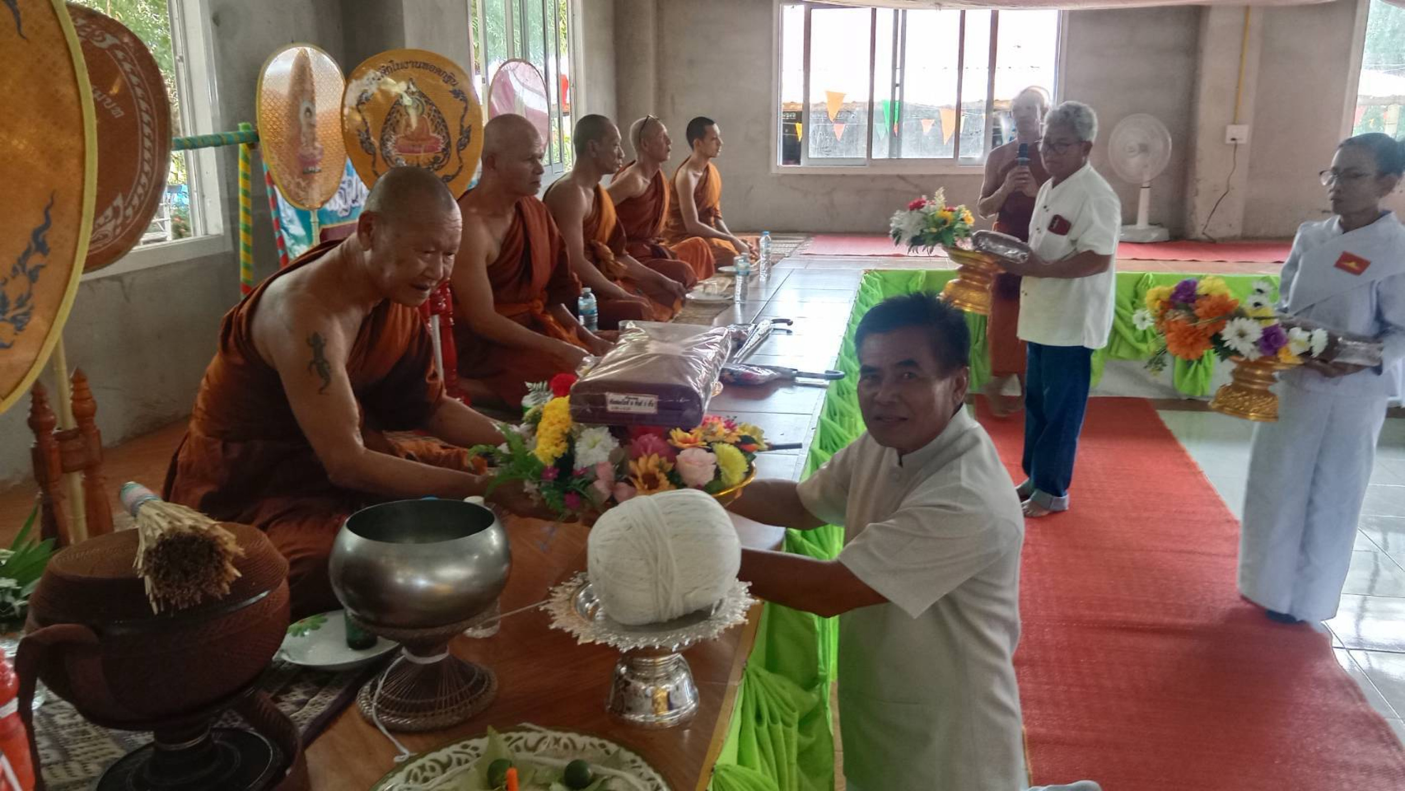 ภาพร่วมพิธีกรรมที่พักสงฆ์ป่าช้าหนองปลาไหล