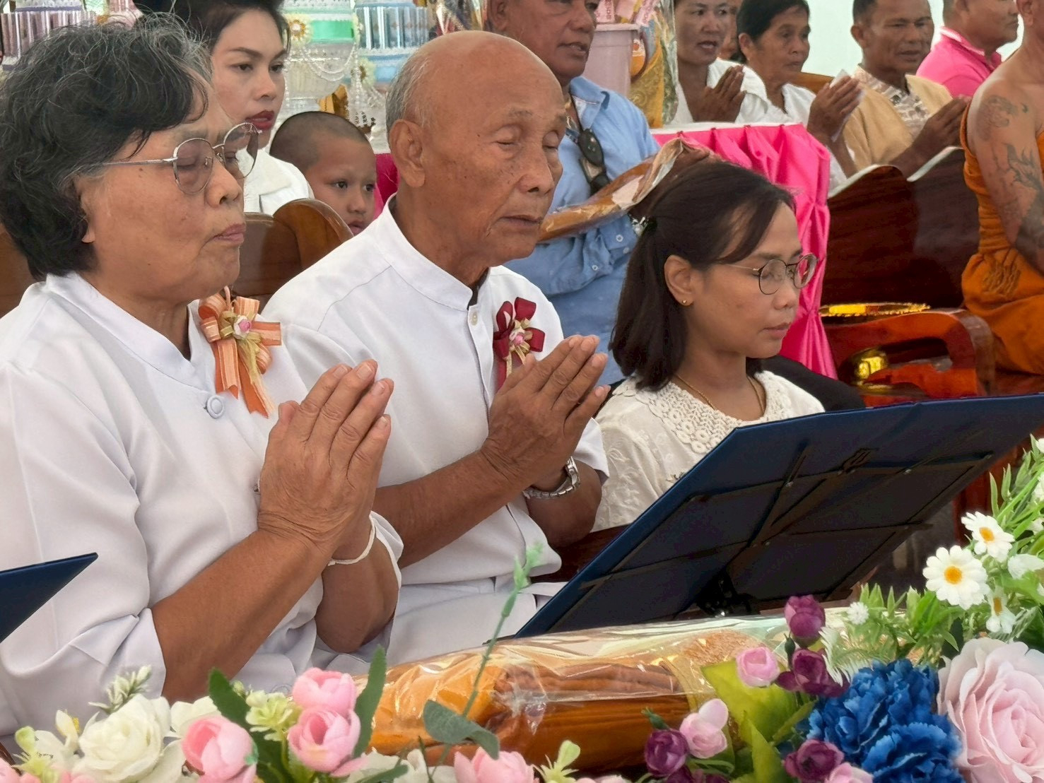 ภาพร่วมพิธีกรรมวัดหนองกราด