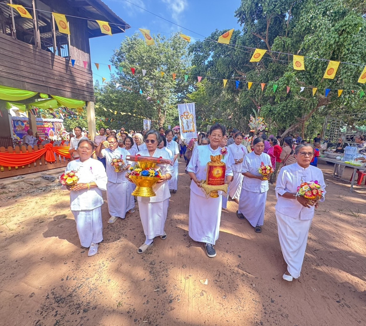 ภาพร่วมขบวนกฐินวัดหนองตาเยา