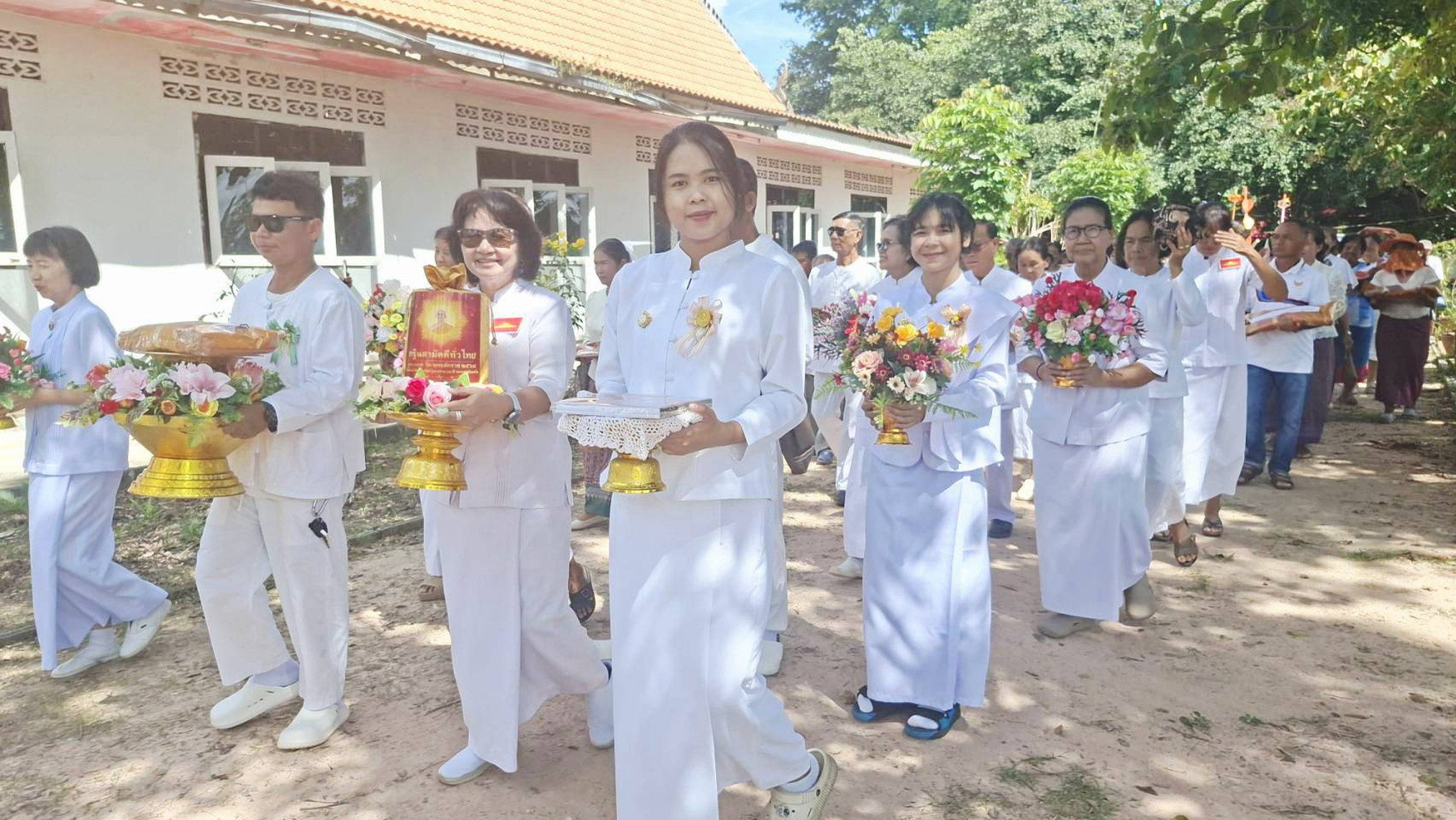 ภาพร่วมขบวนกฐินวัดป่าหนองสองห้อง