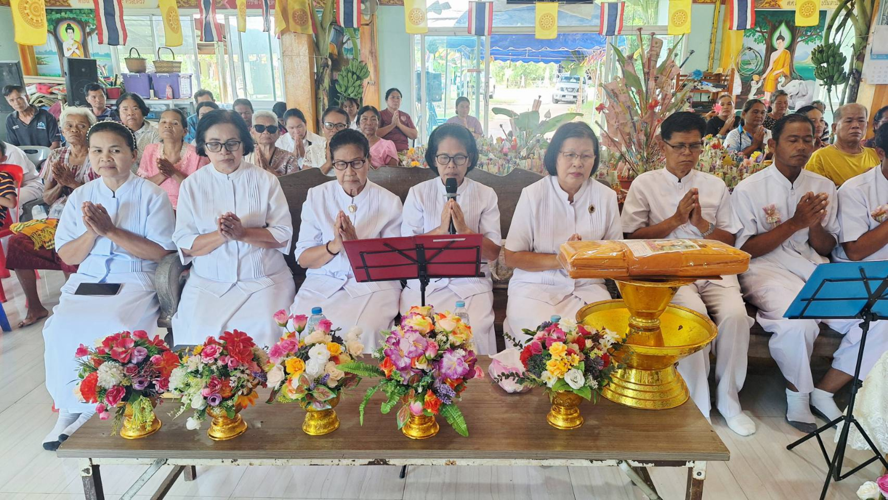 ภาพร่วมพิธีกรรมที่พักสงฆ์บ้านบุข่า