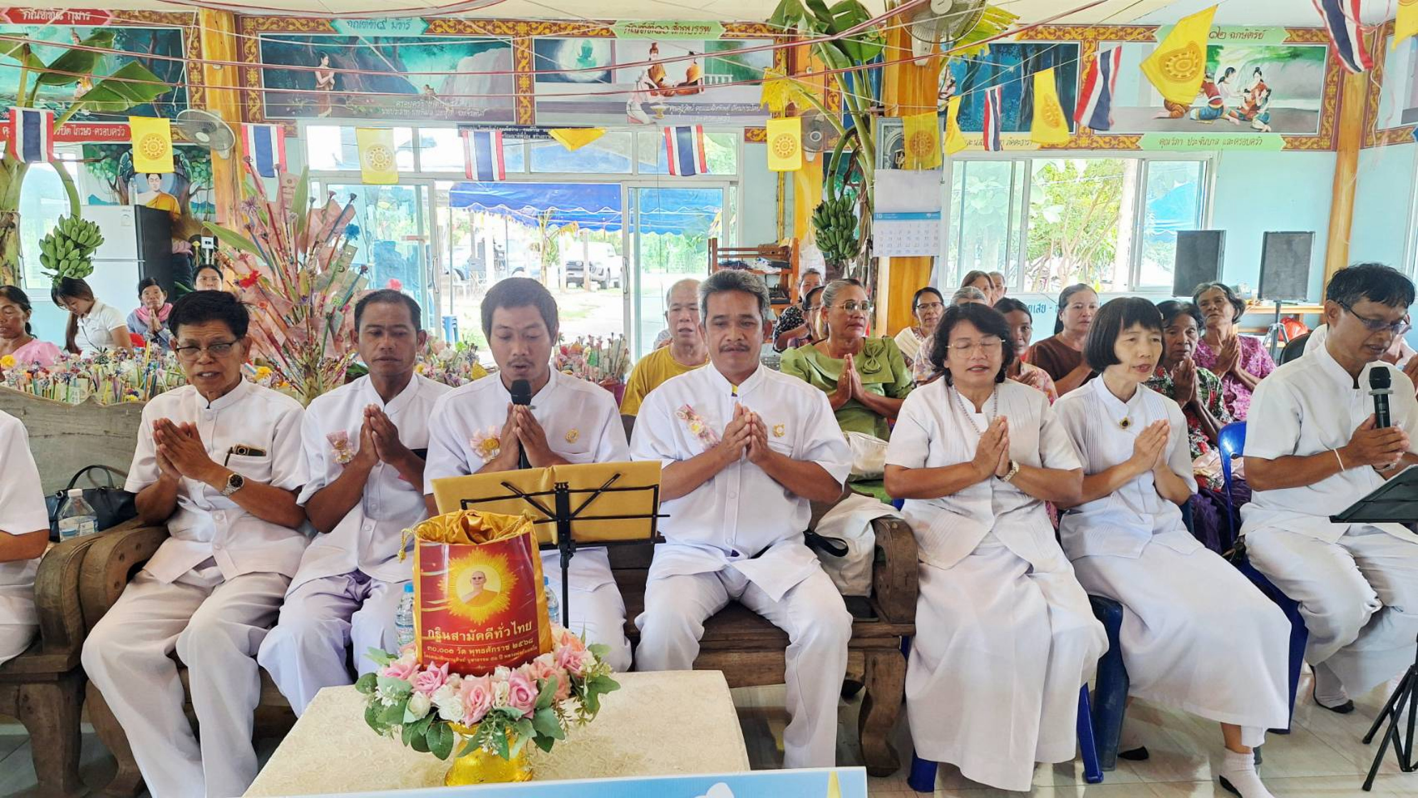 ภาพร่วมพิธีกรรมที่พักสงฆ์บ้านบุข่า