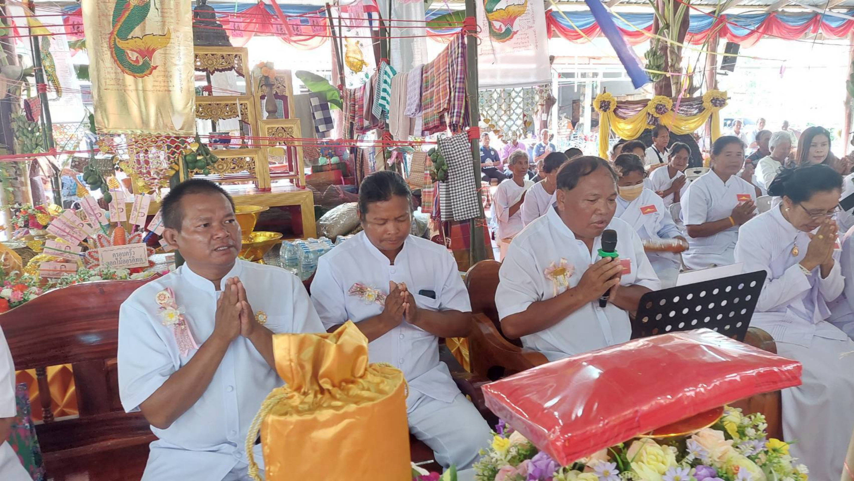 ภาพร่วมพิธีกรรมวัดร่มโพธิ์ไทร