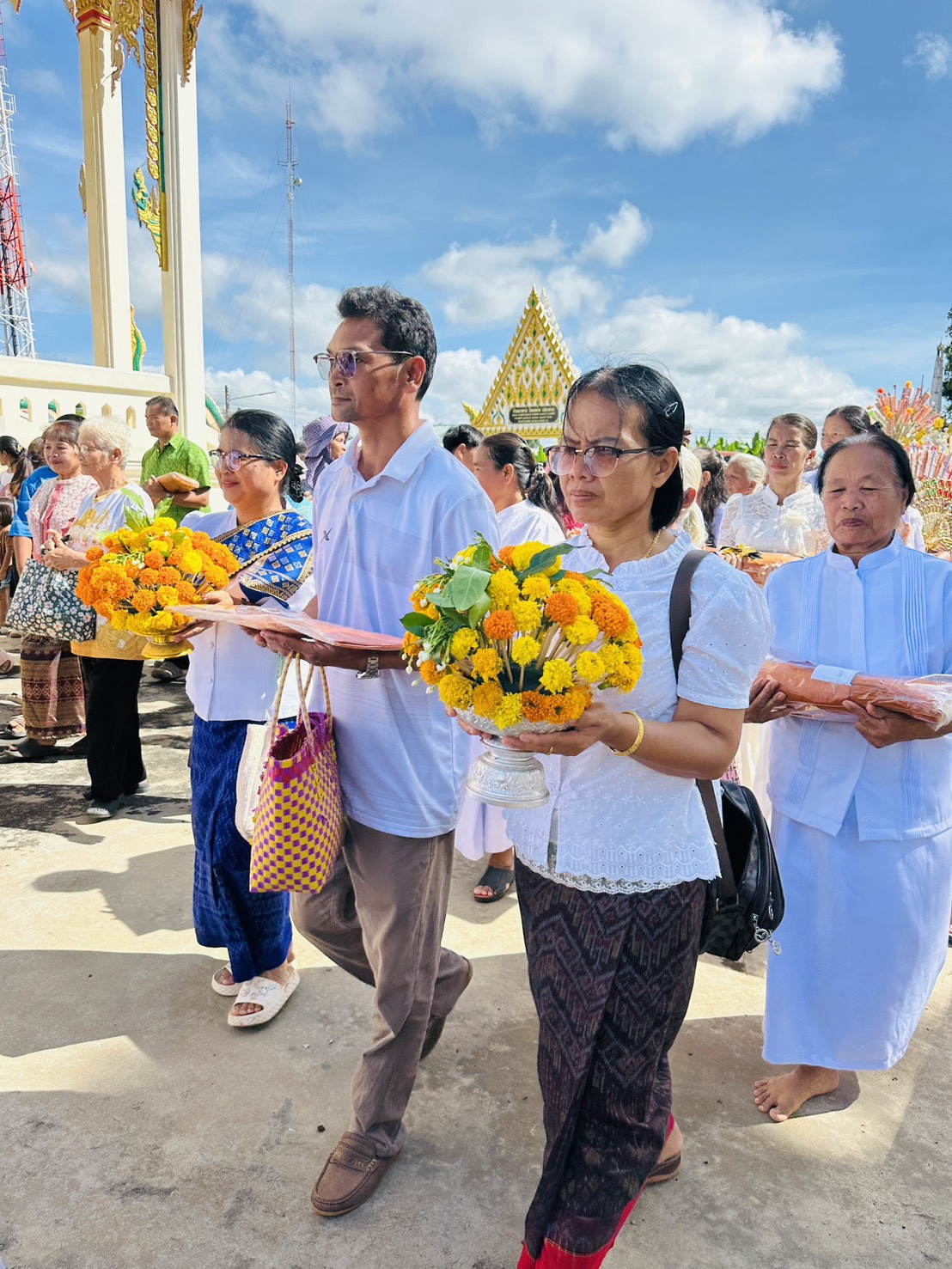 ภาพร่วมพิธีกรรมวัดป่าโนนสุวรรณ