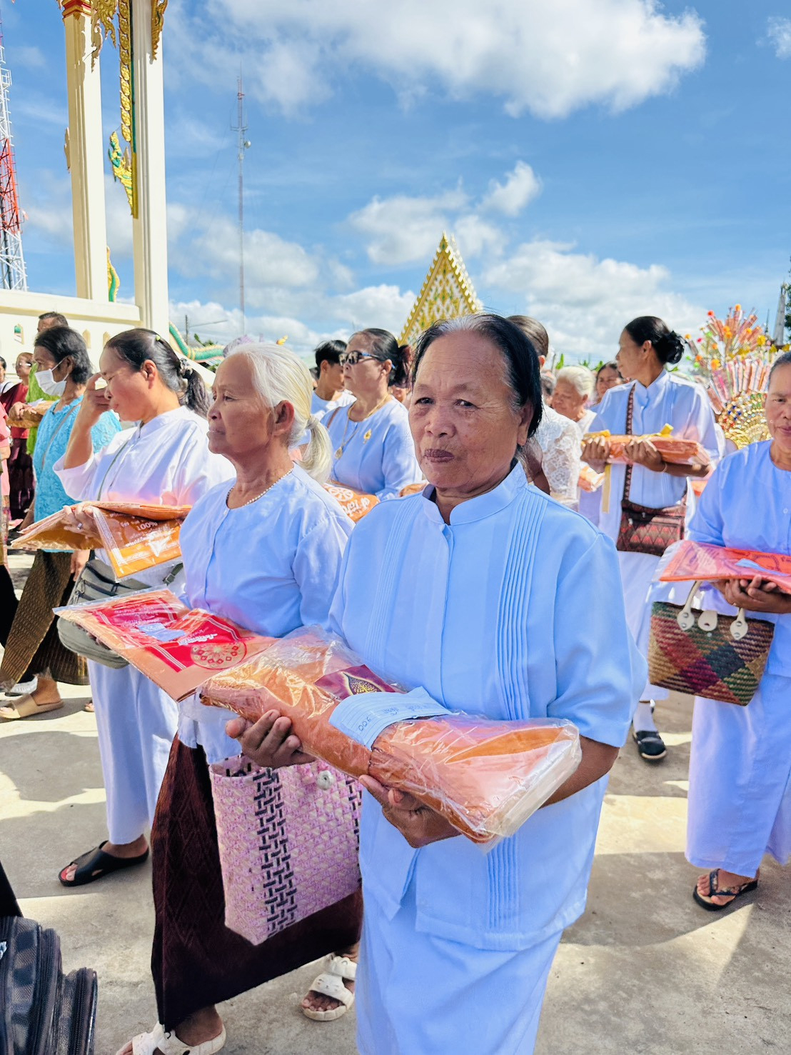 ภาพร่วมพิธีกรรมวัดป่าโนนสุวรรณ