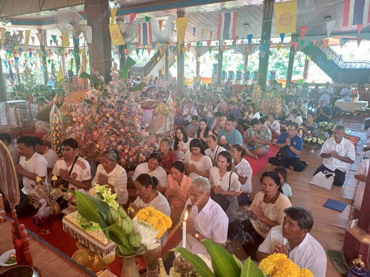 ภาพร่วมพิธีกรรมวัดศรัทธาชุมพล