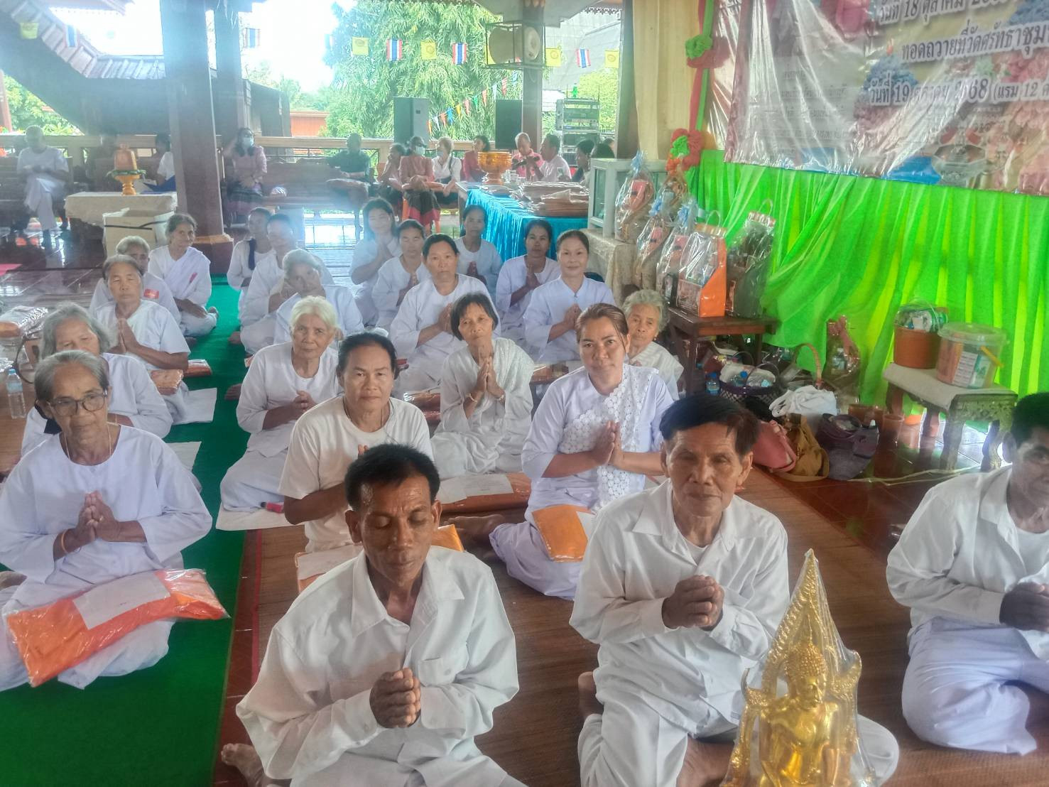 ภาพร่วมพิธีกรรมวัดศรัทธาชุมพล