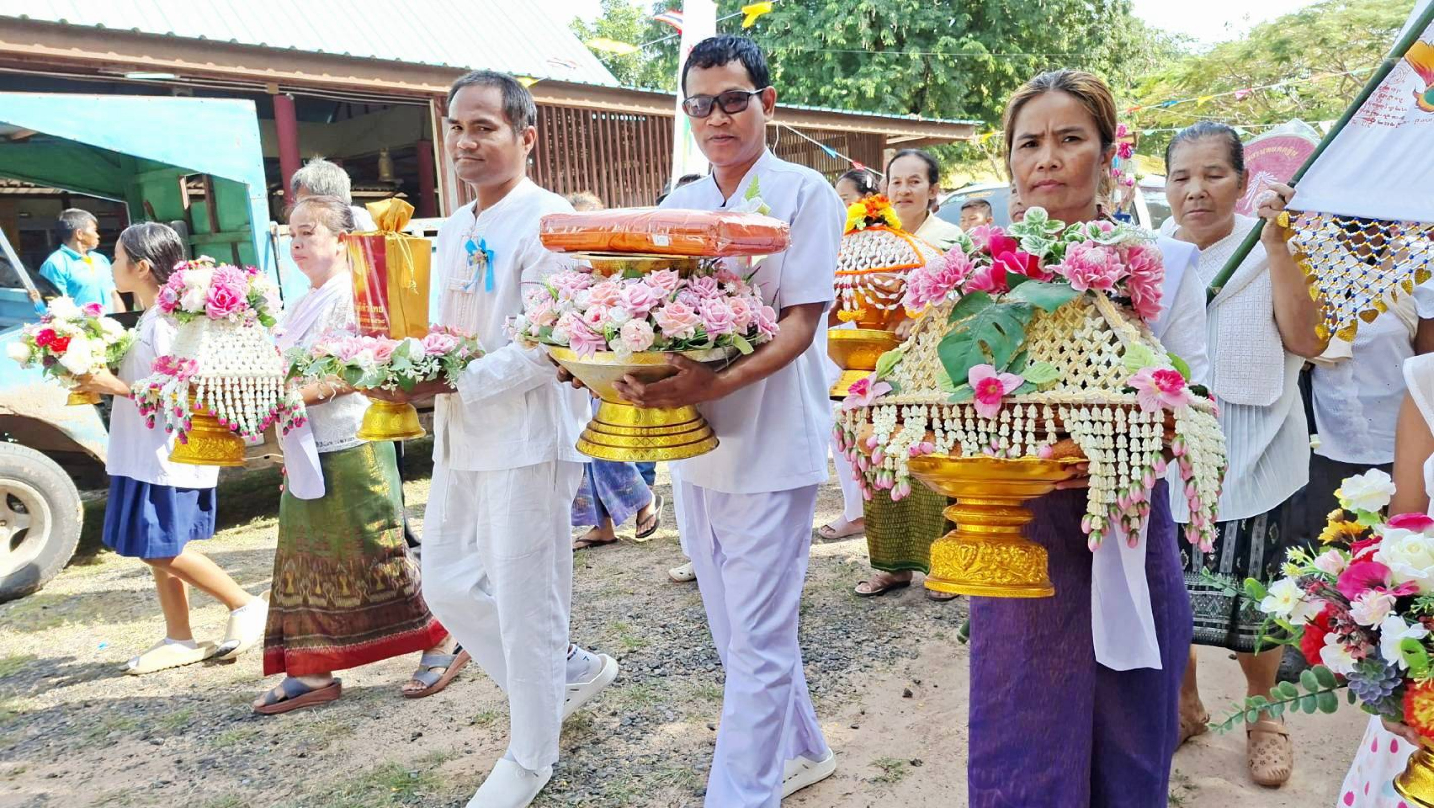 ภาพร่วมพิธีกรรมวัดสว่างบูรพา
