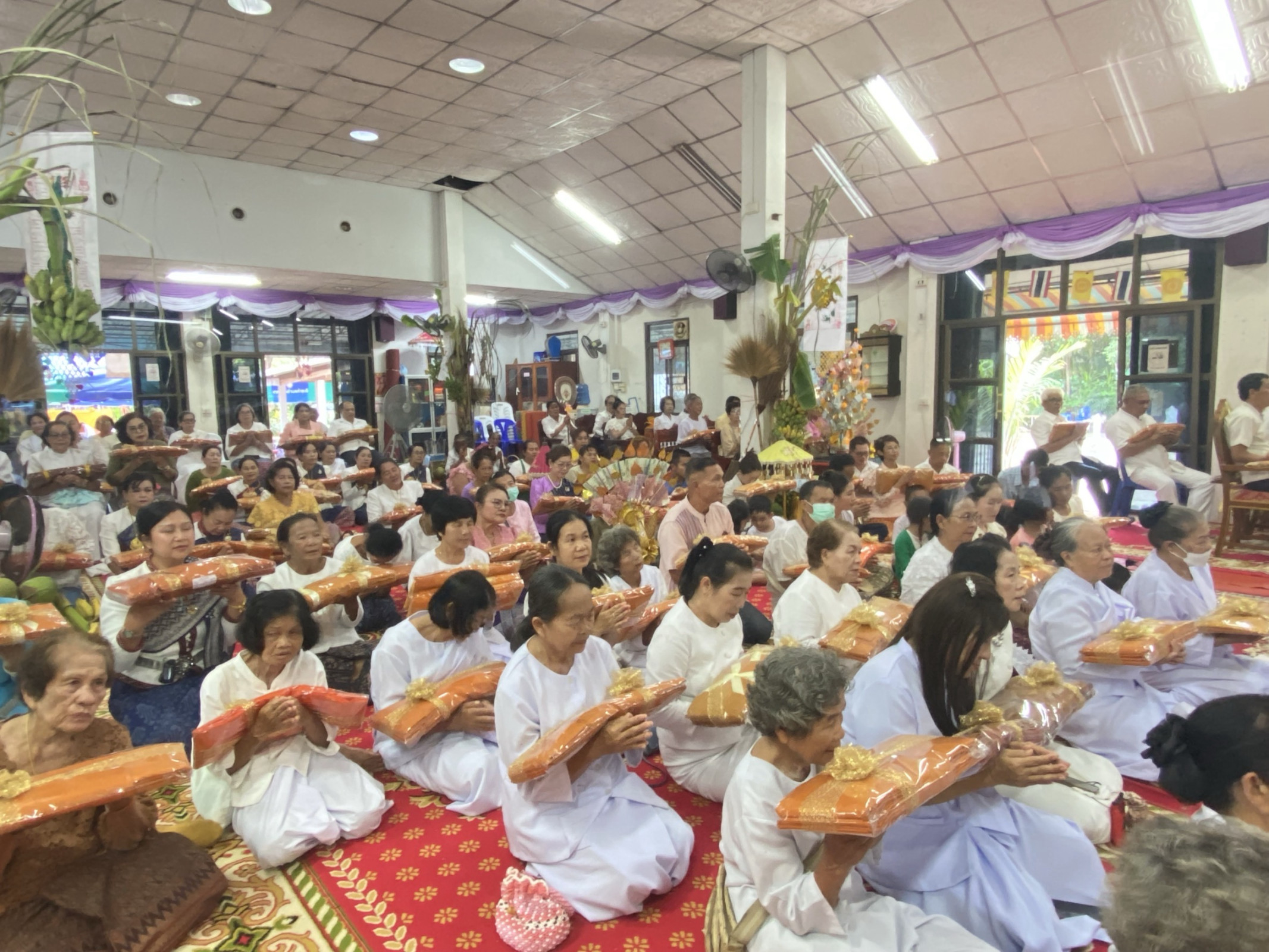 ภาพร่วมพิธีกรรมวัดพุทธนคราภิบาล