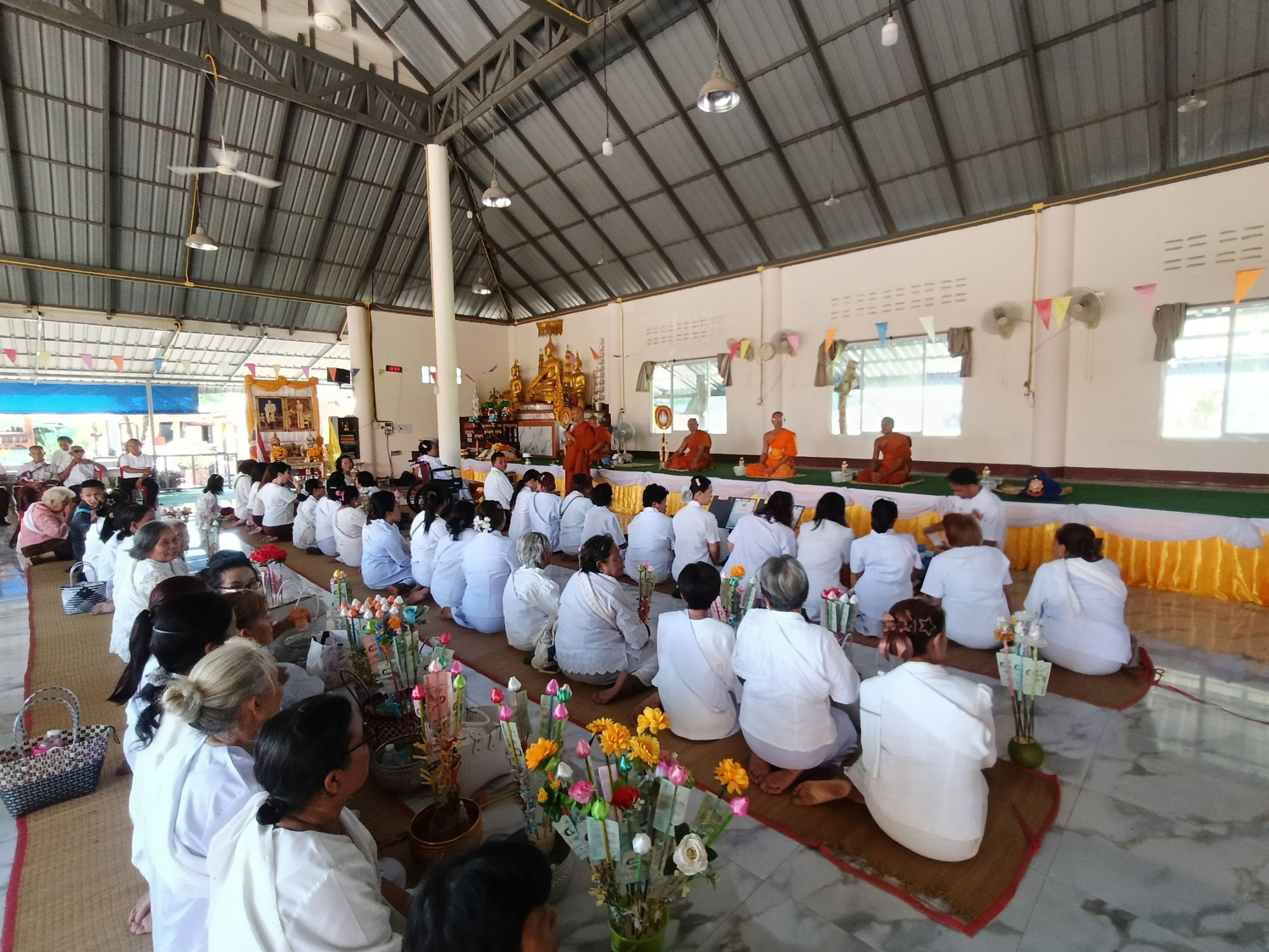 ภาพร่วมพิธีกรรมวัดโพธิ์ศรีแดง