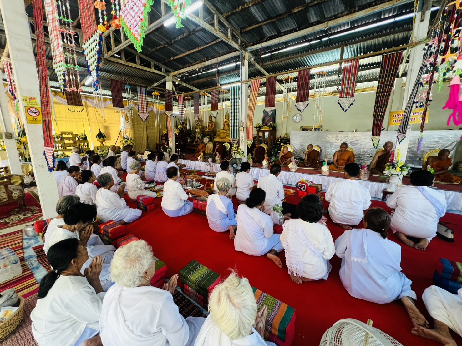 ภาพร่วมพิธีกรรมวัดแจ้ง