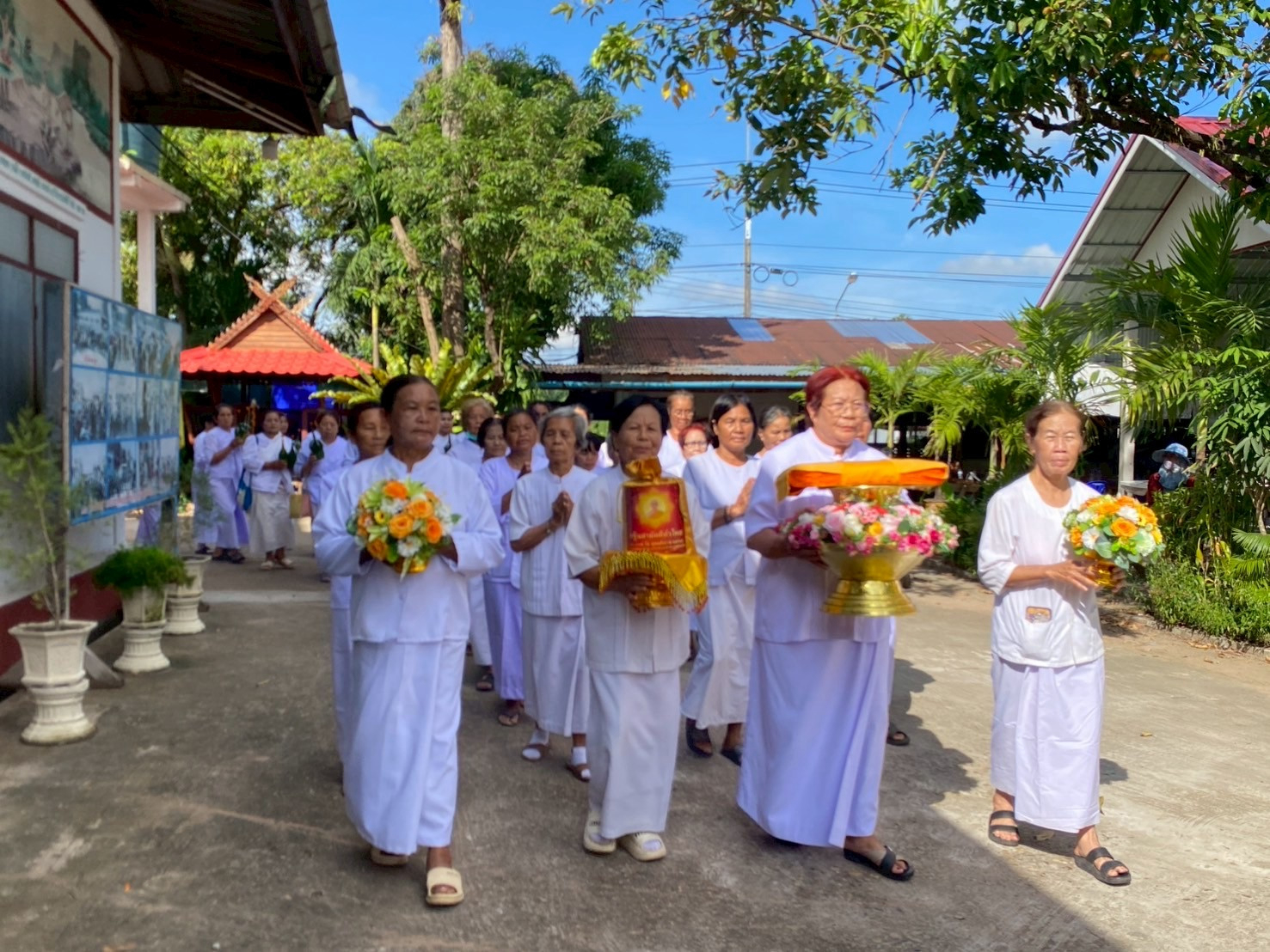 ภาพร่วมขบวนกฐินวัดโพธิ์ศรีแก้ว