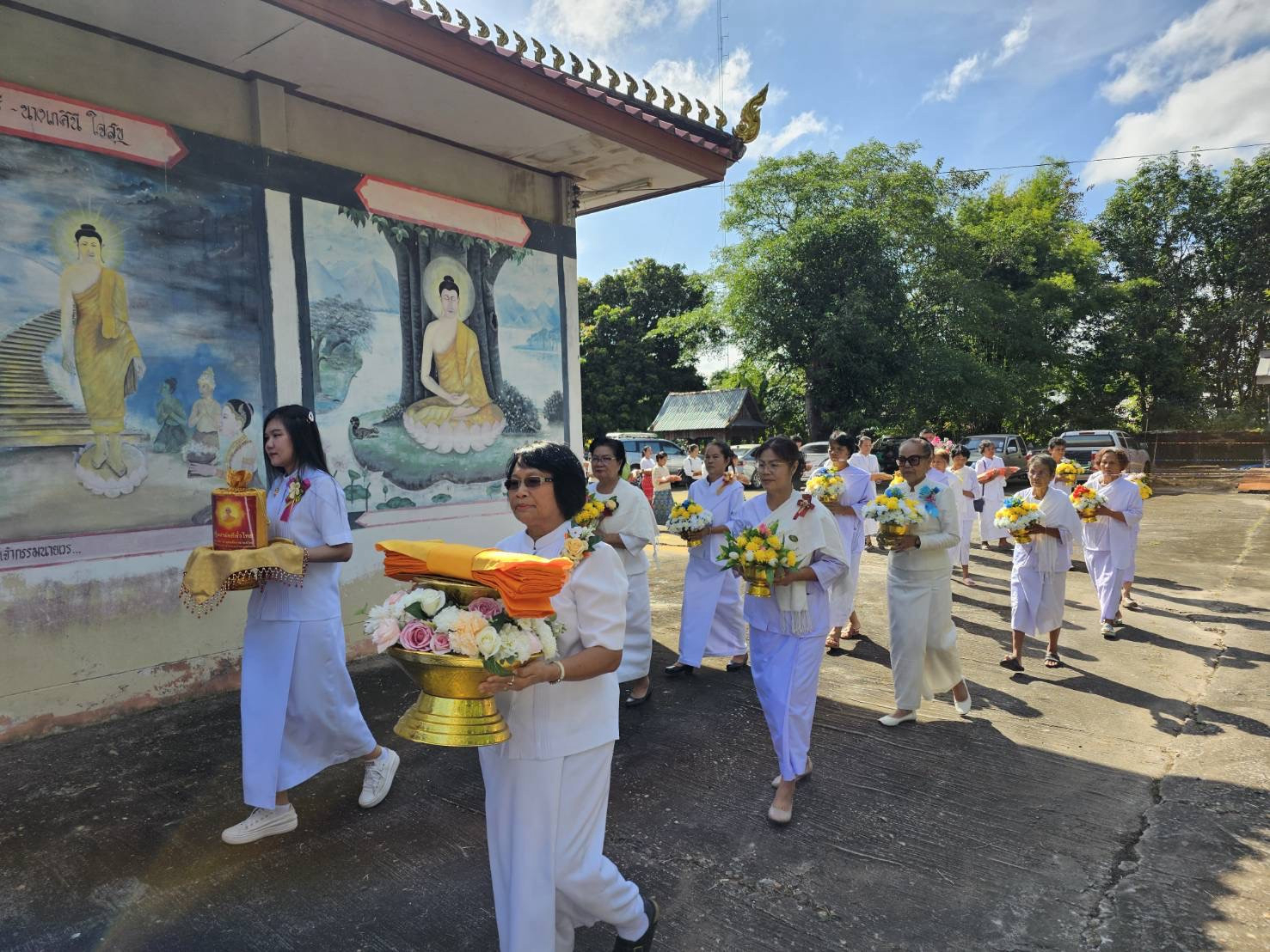 ภาพร่วมพิธีกรรมวัดสว่าง
