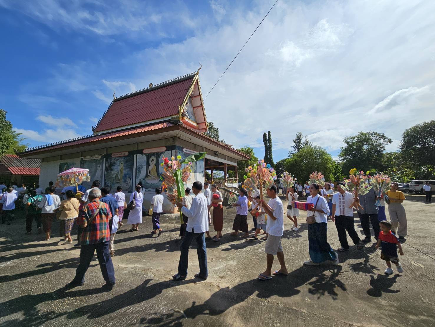 ภาพร่วมพิธีกรรมวัดสว่าง