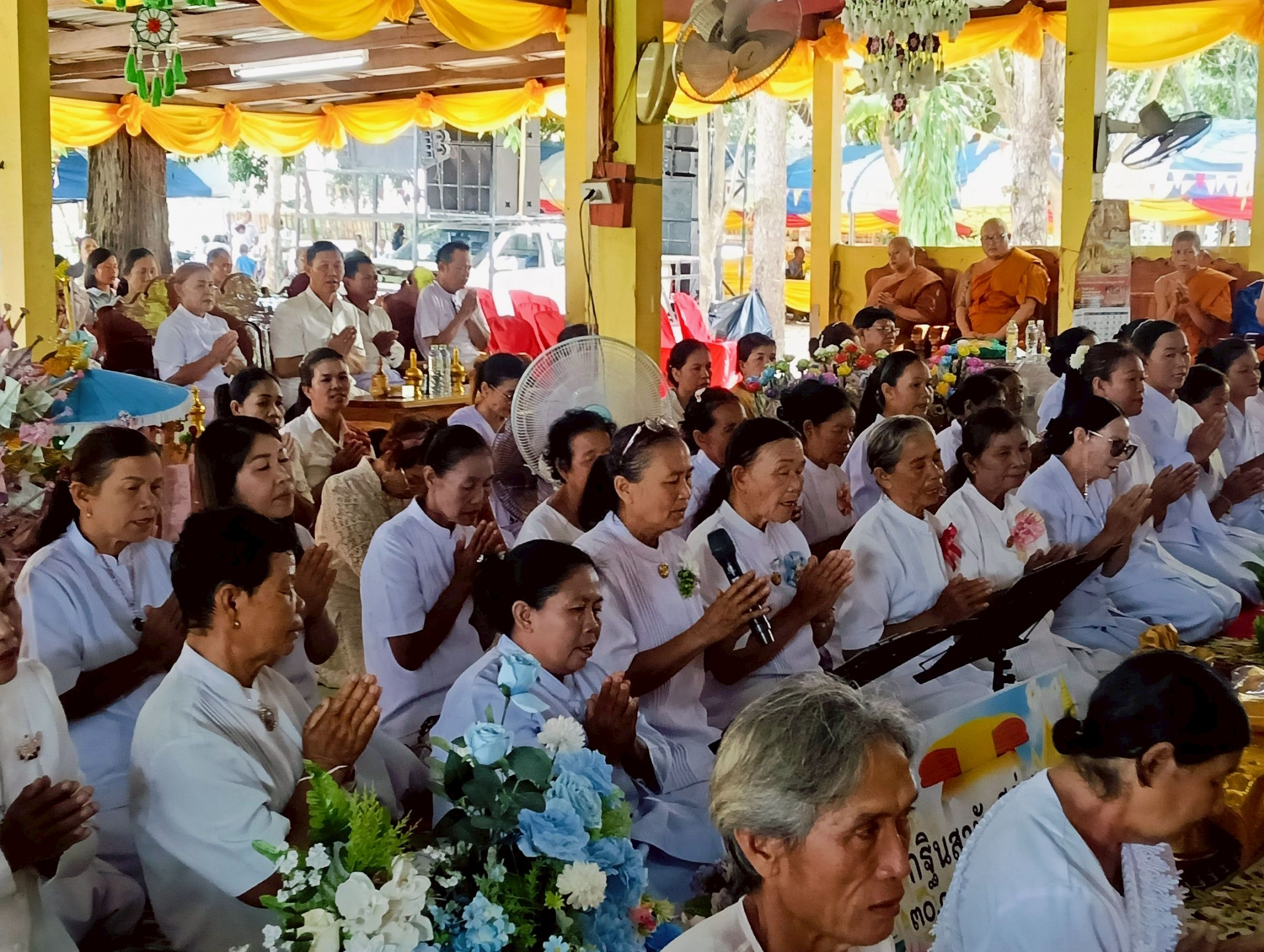 ภาพร่วมพิธีกรรมวัดหนองแคน