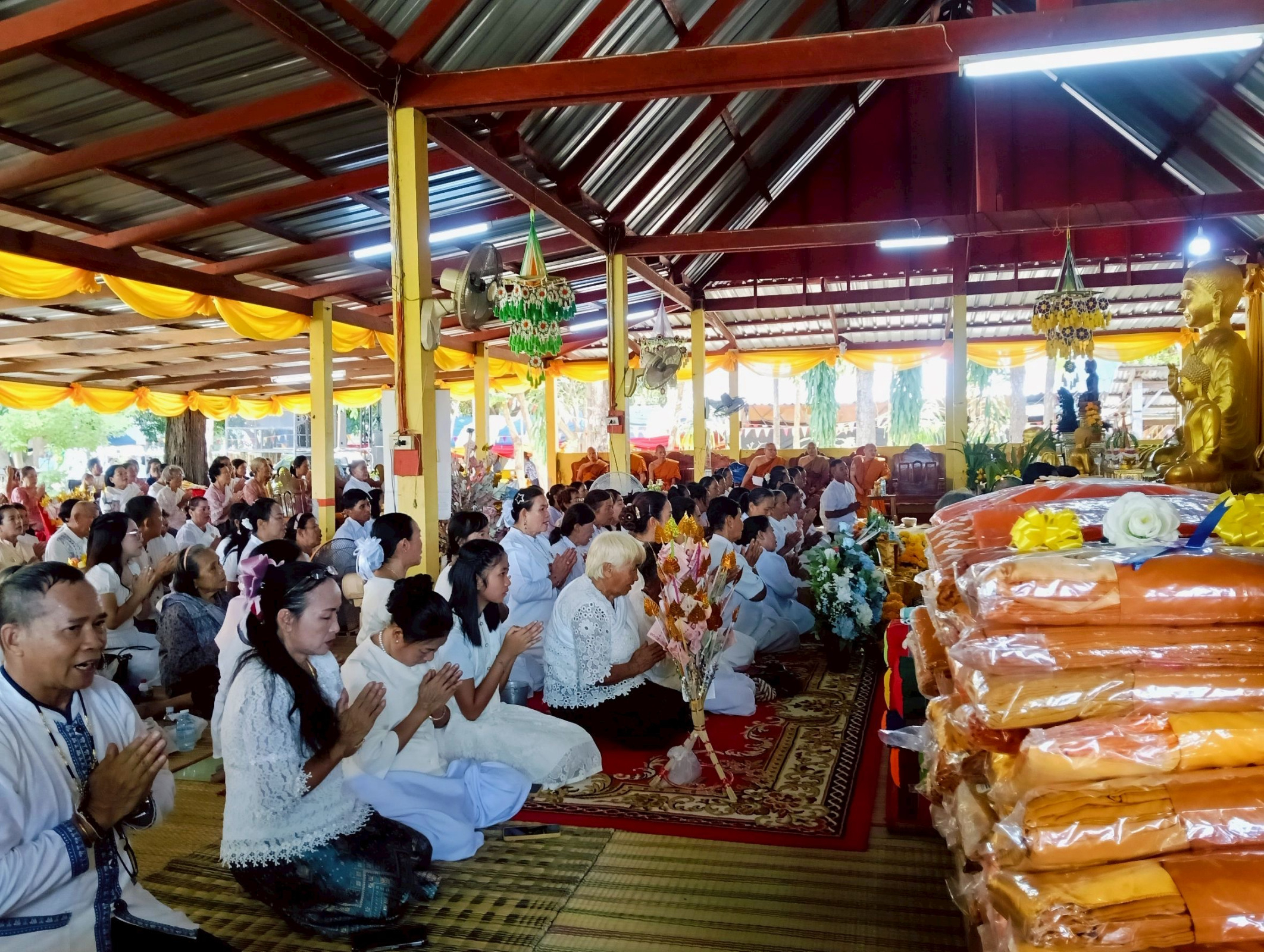 ภาพร่วมพิธีกรรมวัดหนองแคน