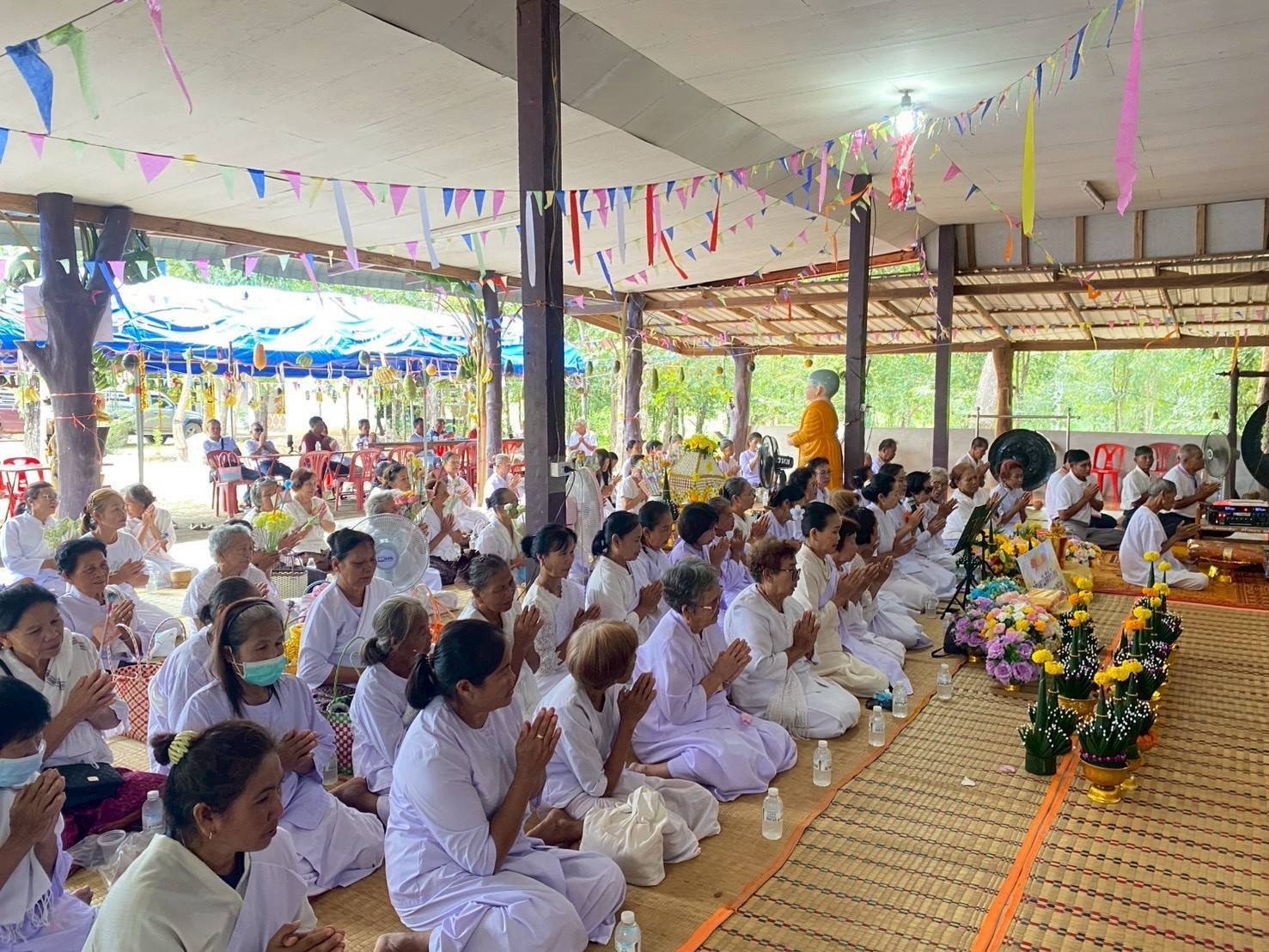 ภาพร่วมพิธีกรรมวัดหินสูงประชานิมิต