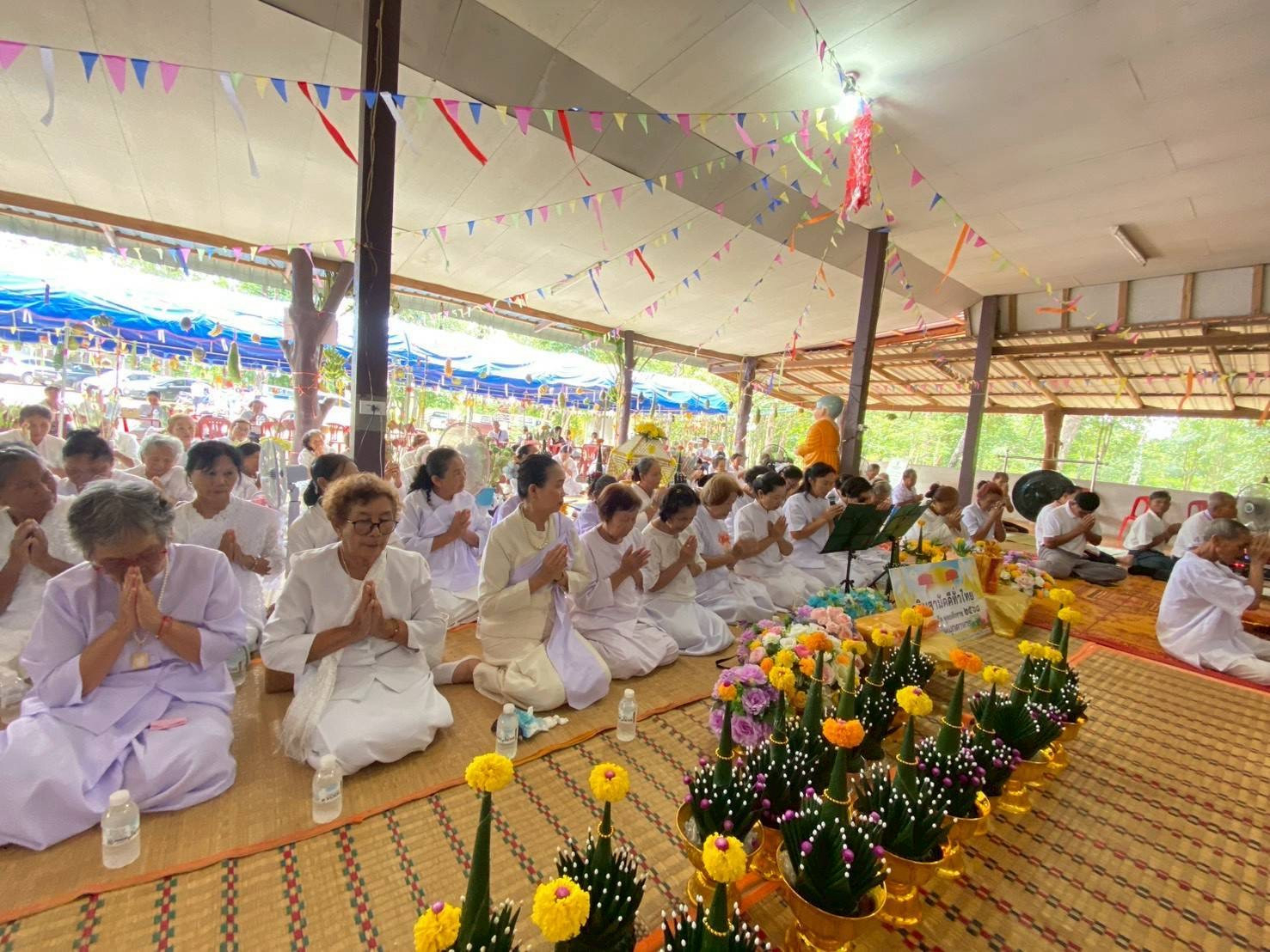 ภาพร่วมพิธีกรรมวัดหินสูงประชานิมิต