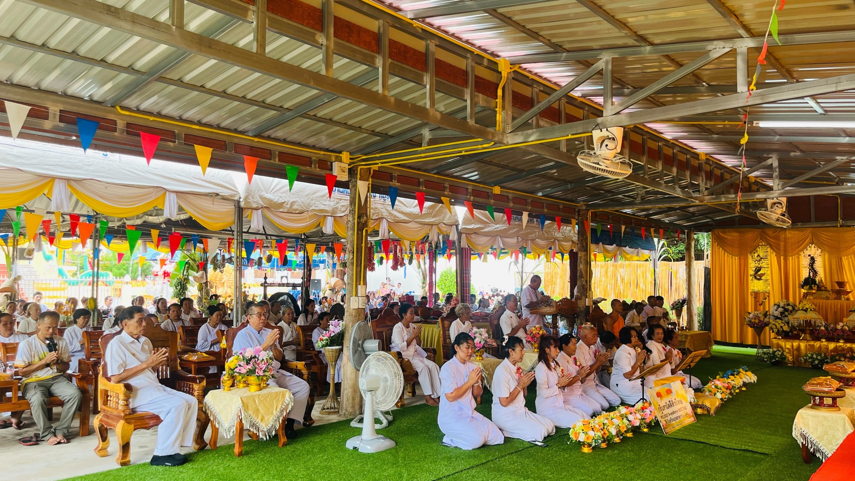 ภาพร่วมพิธีกรรมวัดศรีสว่างอารมณ์