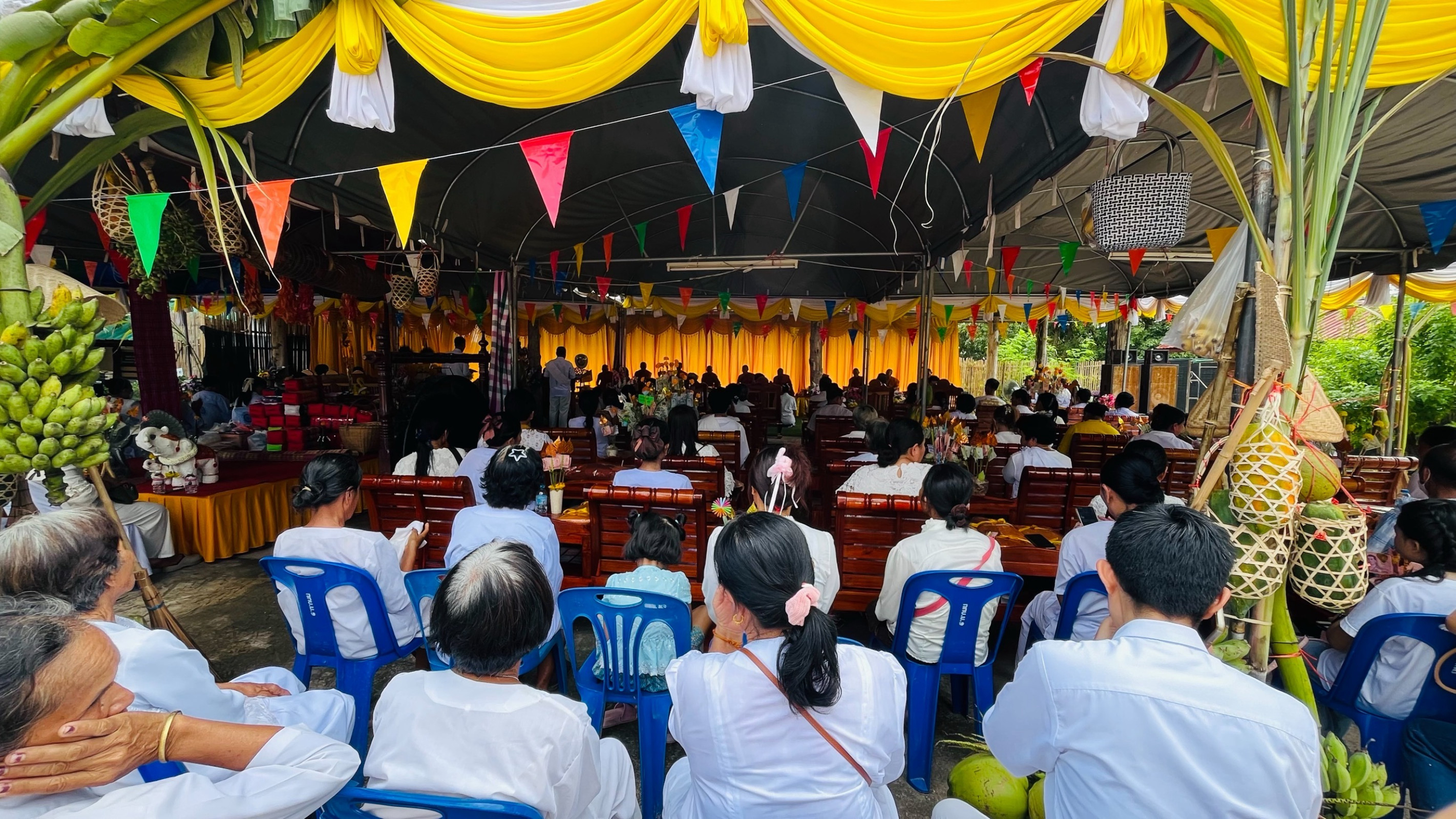 ภาพร่วมพิธีกรรมวัดศรีสว่างอารมณ์