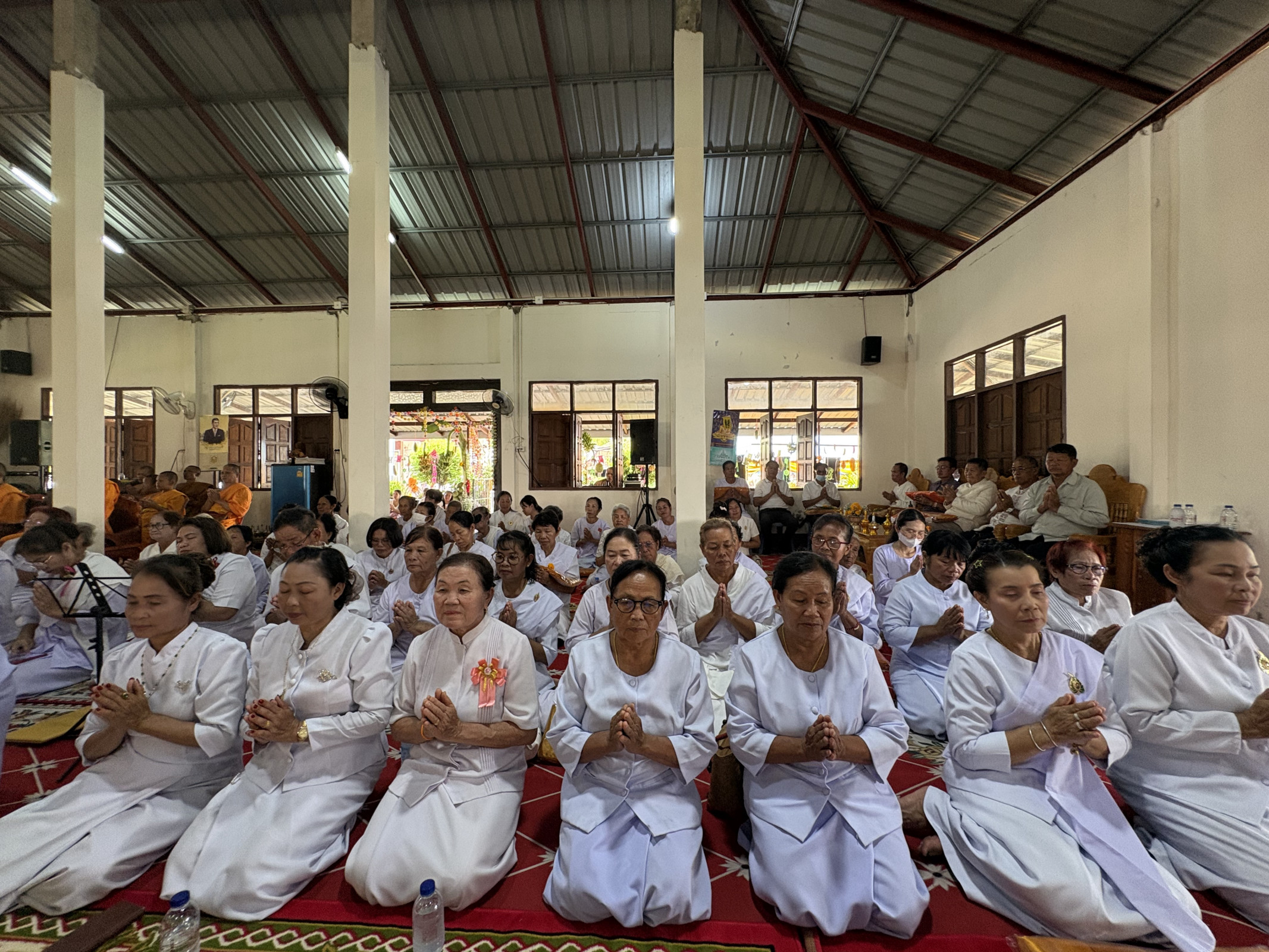 ภาพร่วมพิธีกรรมวัดมโนศิลา