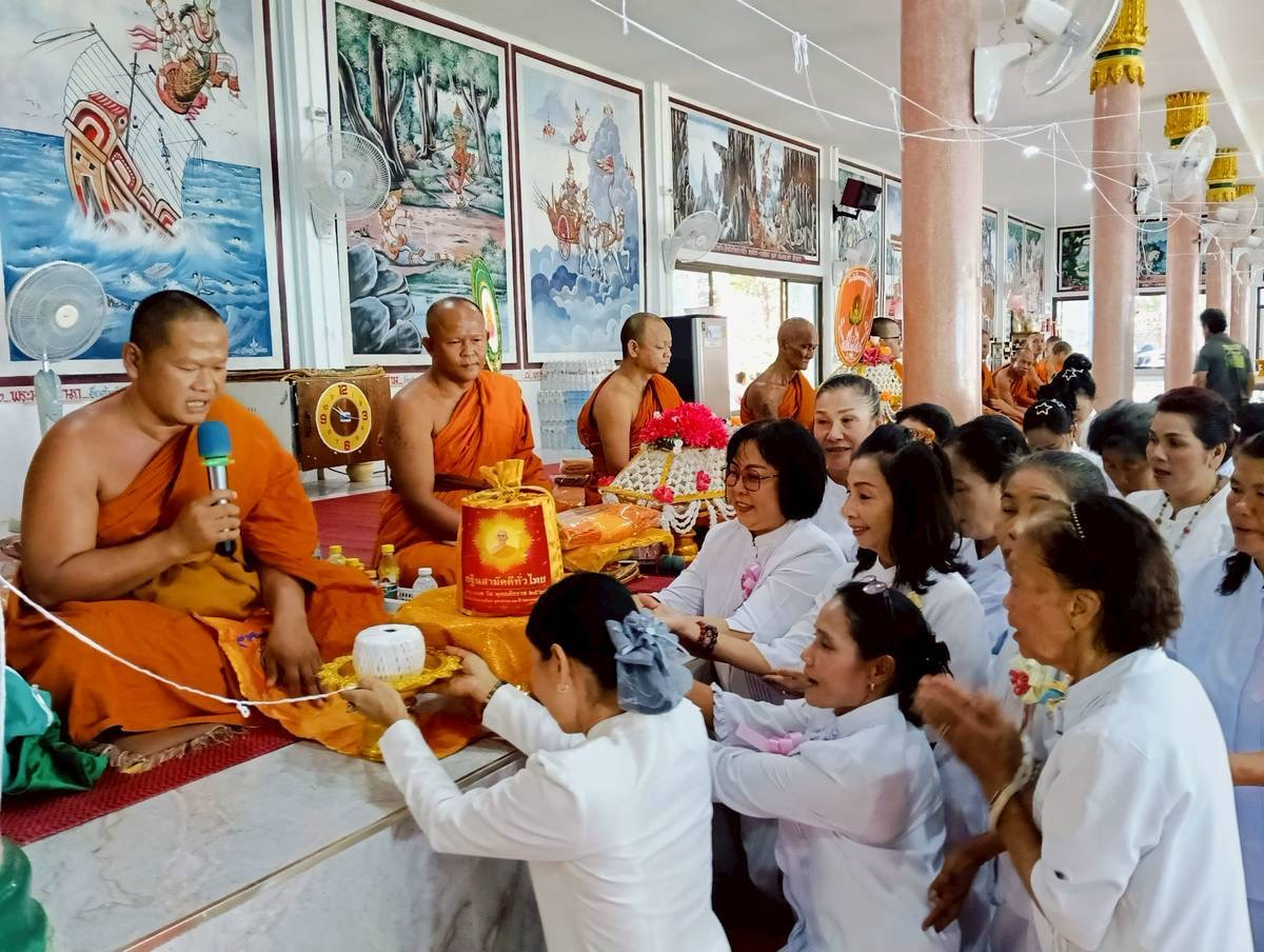 ภาพการถวายปัจจัยวัดนิรมิตร(ตาดแคน)