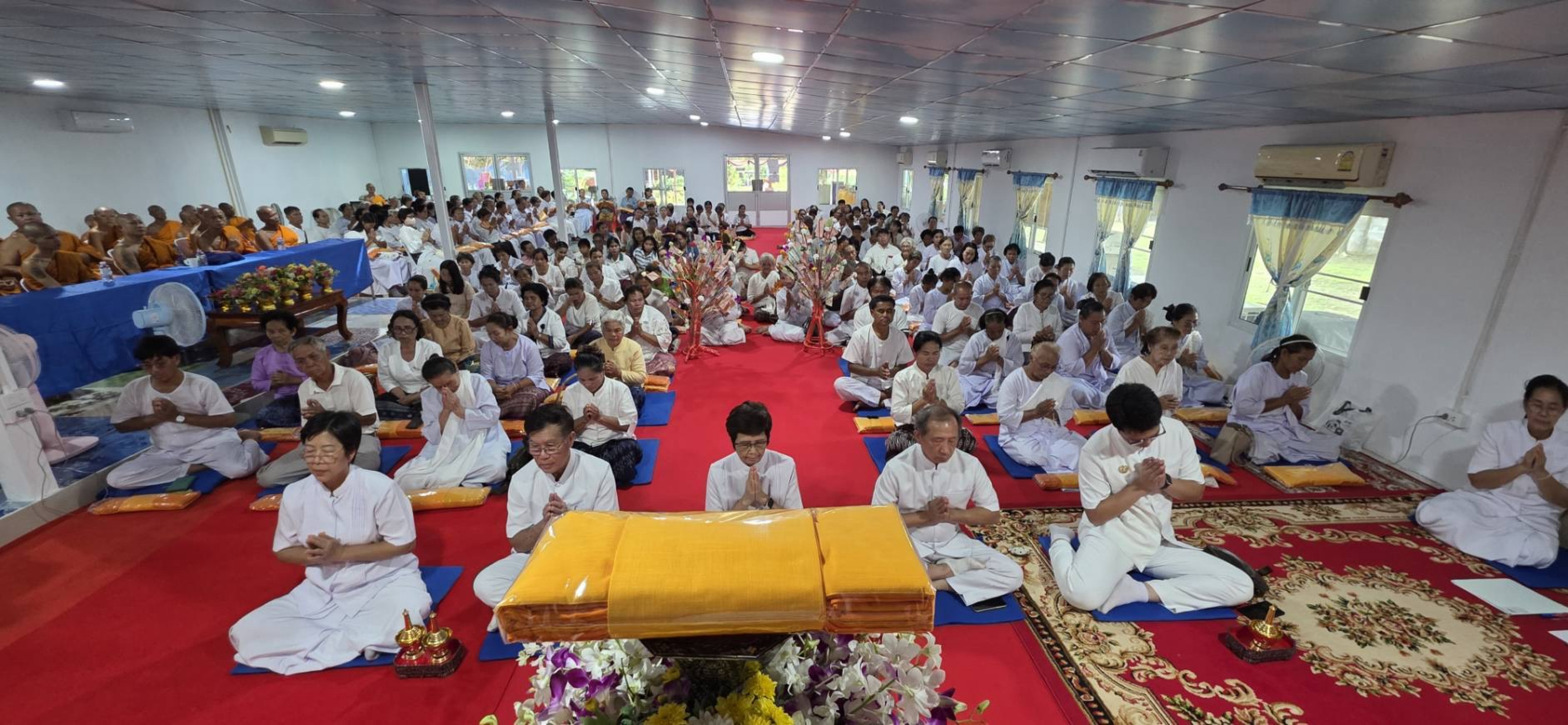 ภาพร่วมพิธีกรรมวัดภูคำรัตนมงคล