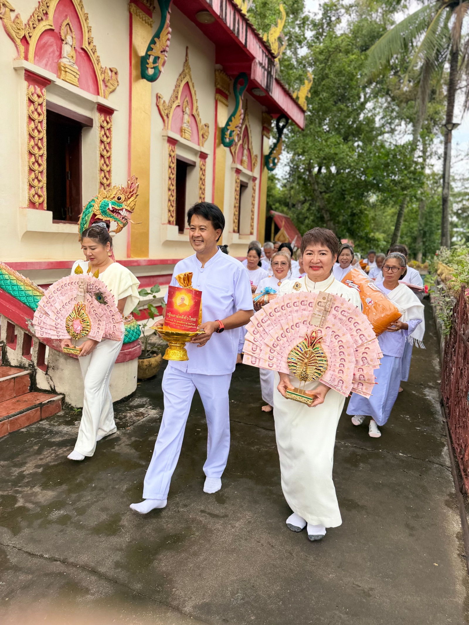 ภาพร่วมขบวนกฐินวัดเจริญมิตร