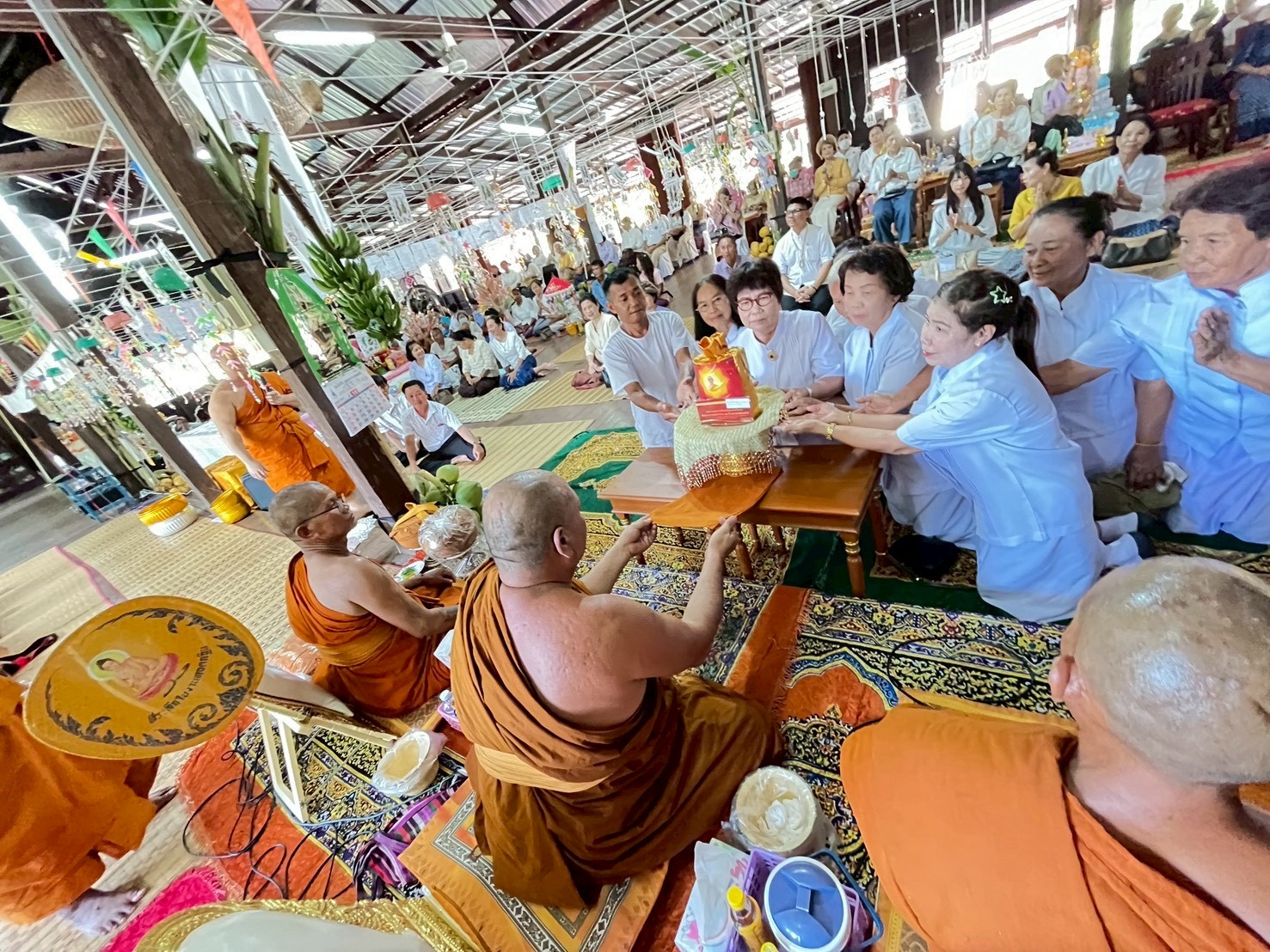 ภาพการถวายปัจจัยวัดศรีวิไล