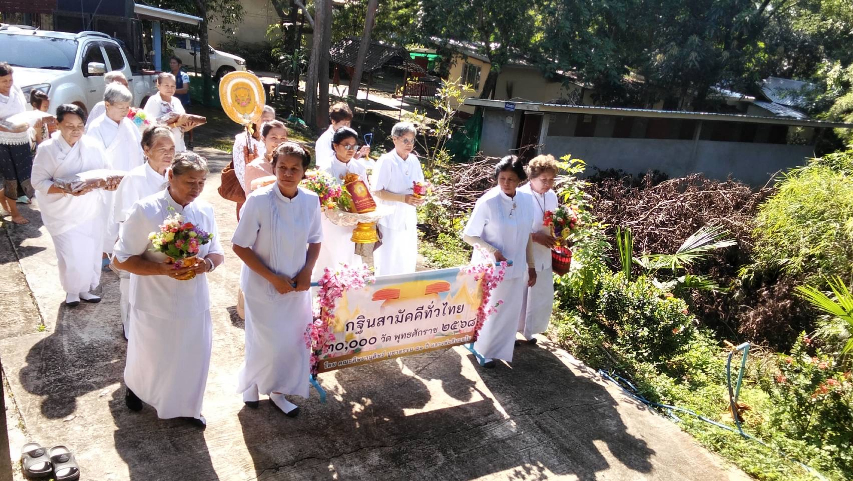 ภาพร่วมขบวนกฐินวัดจันทะดีบุปผาราม