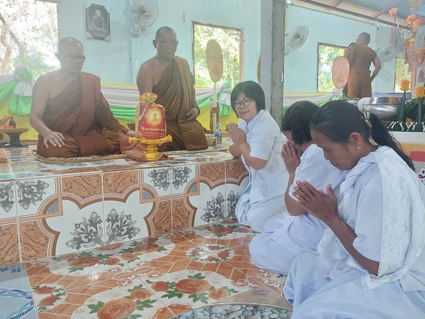 ภาพการถวายปัจจัยวัดป่าสร้างแป้น