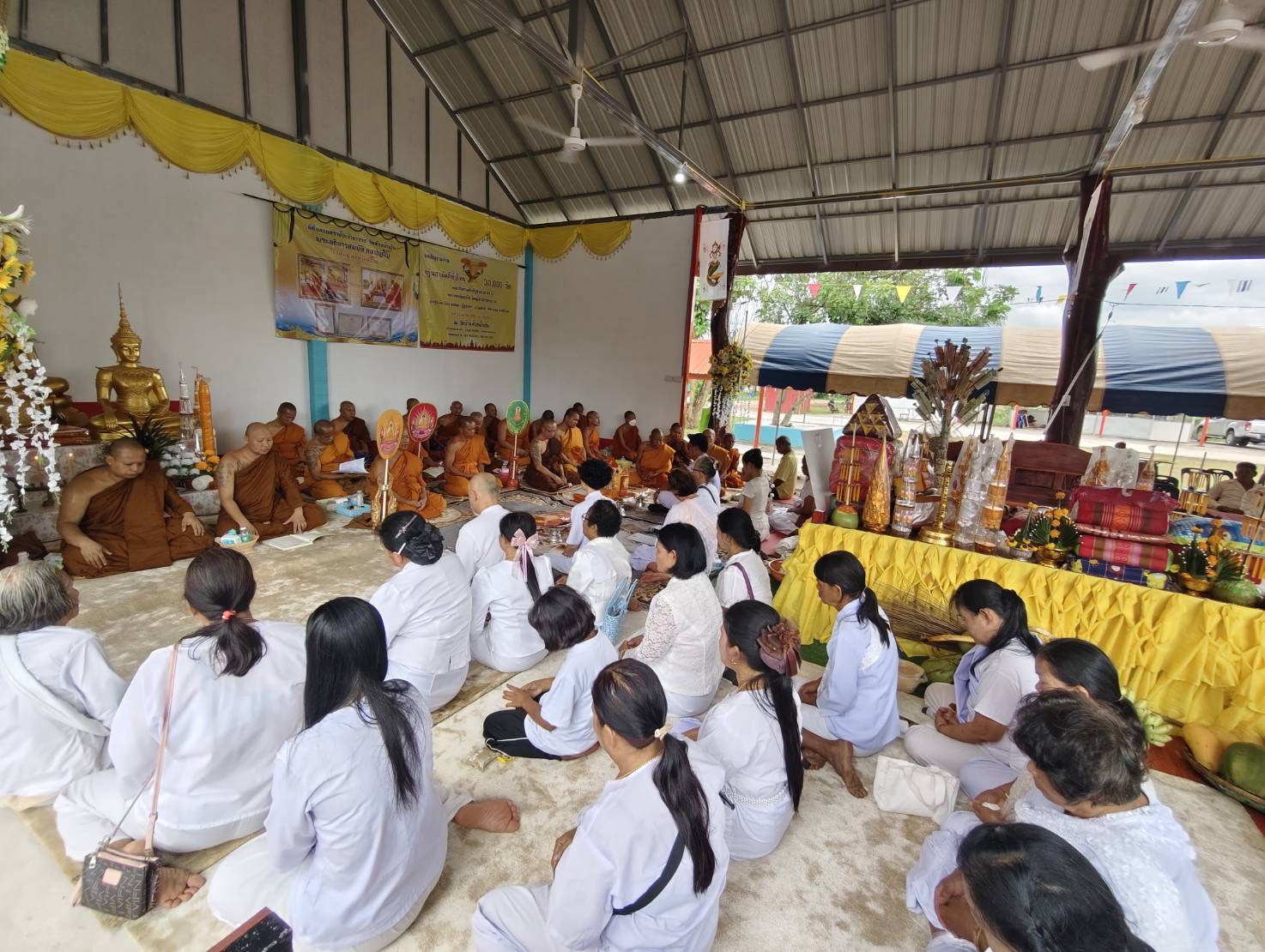 ภาพร่วมพิธีกรรมวัดห้วยน้ำเย็น