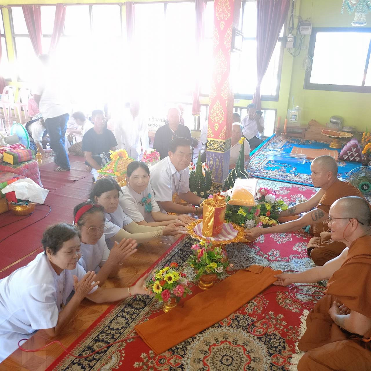 ภาพการถวายปัจจัยวัดสมศรีสะอาด