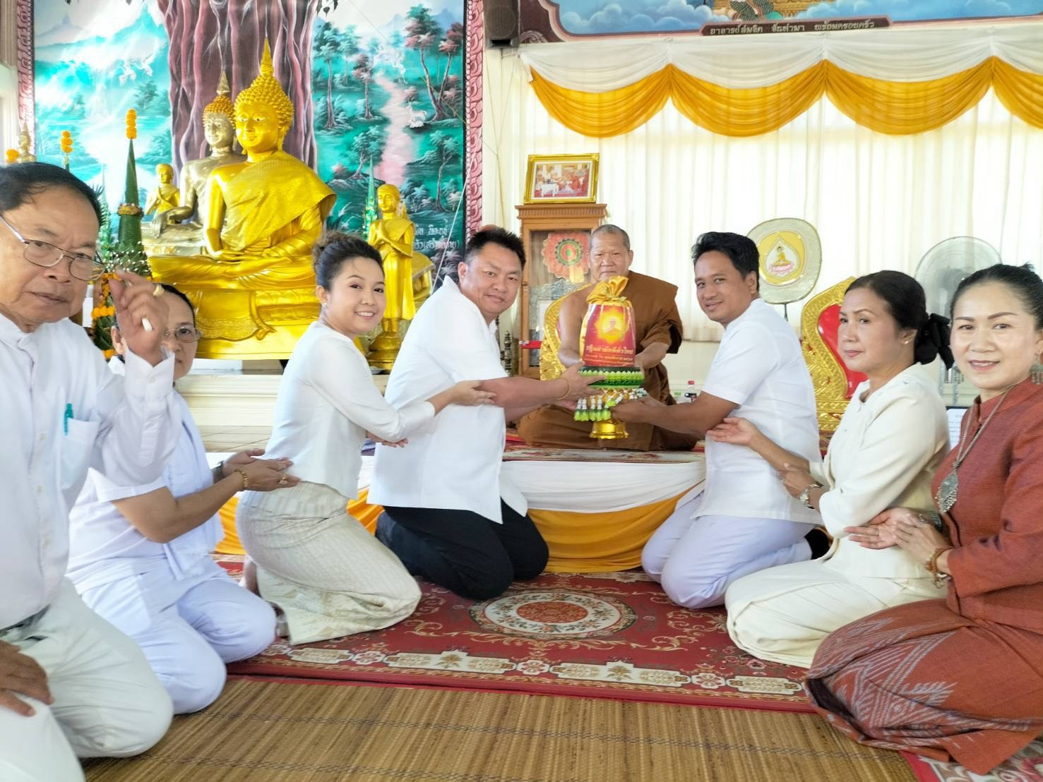 ภาพการถวายปัจจัยวัดอุทุมพร