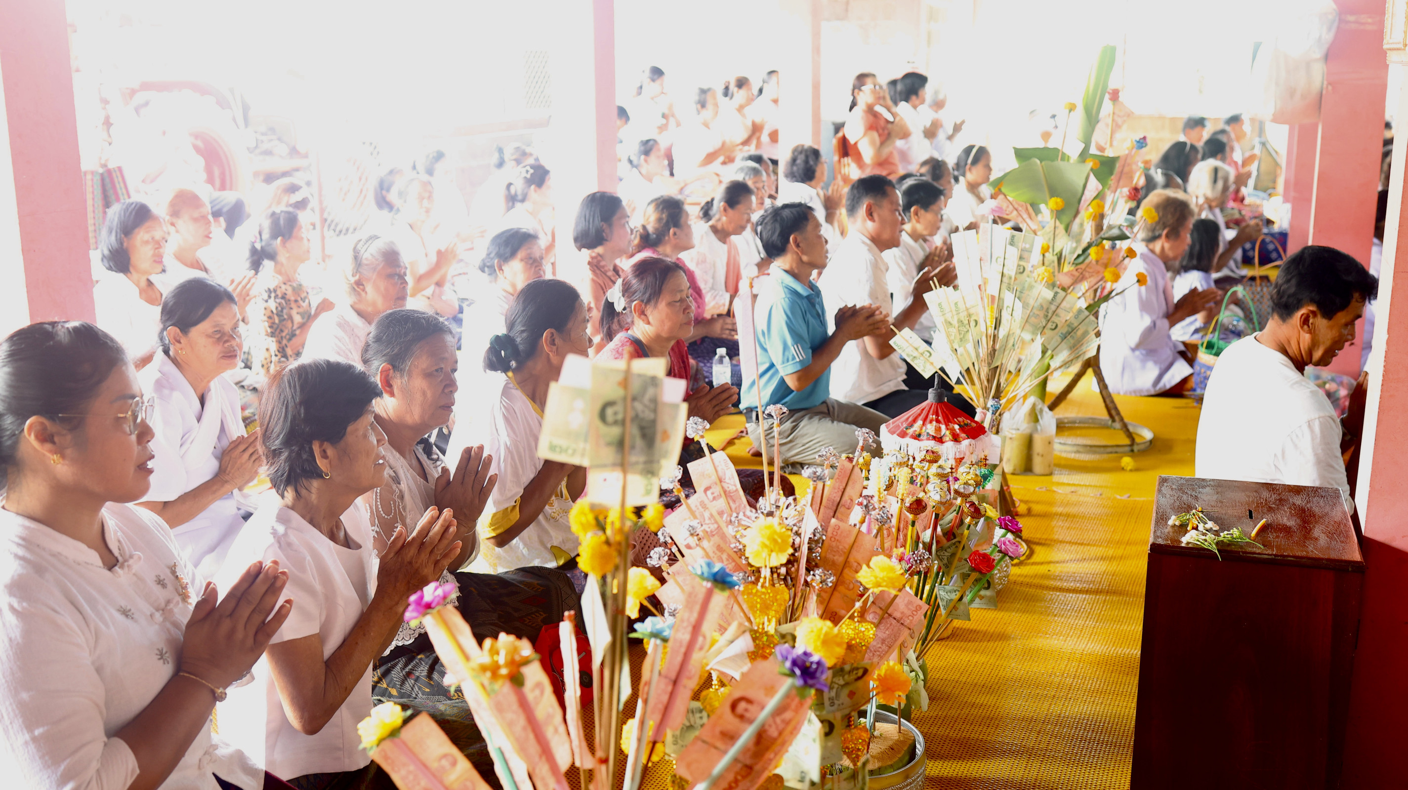 ภาพร่วมพิธีกรรมวัดคำเสนแสนสุข