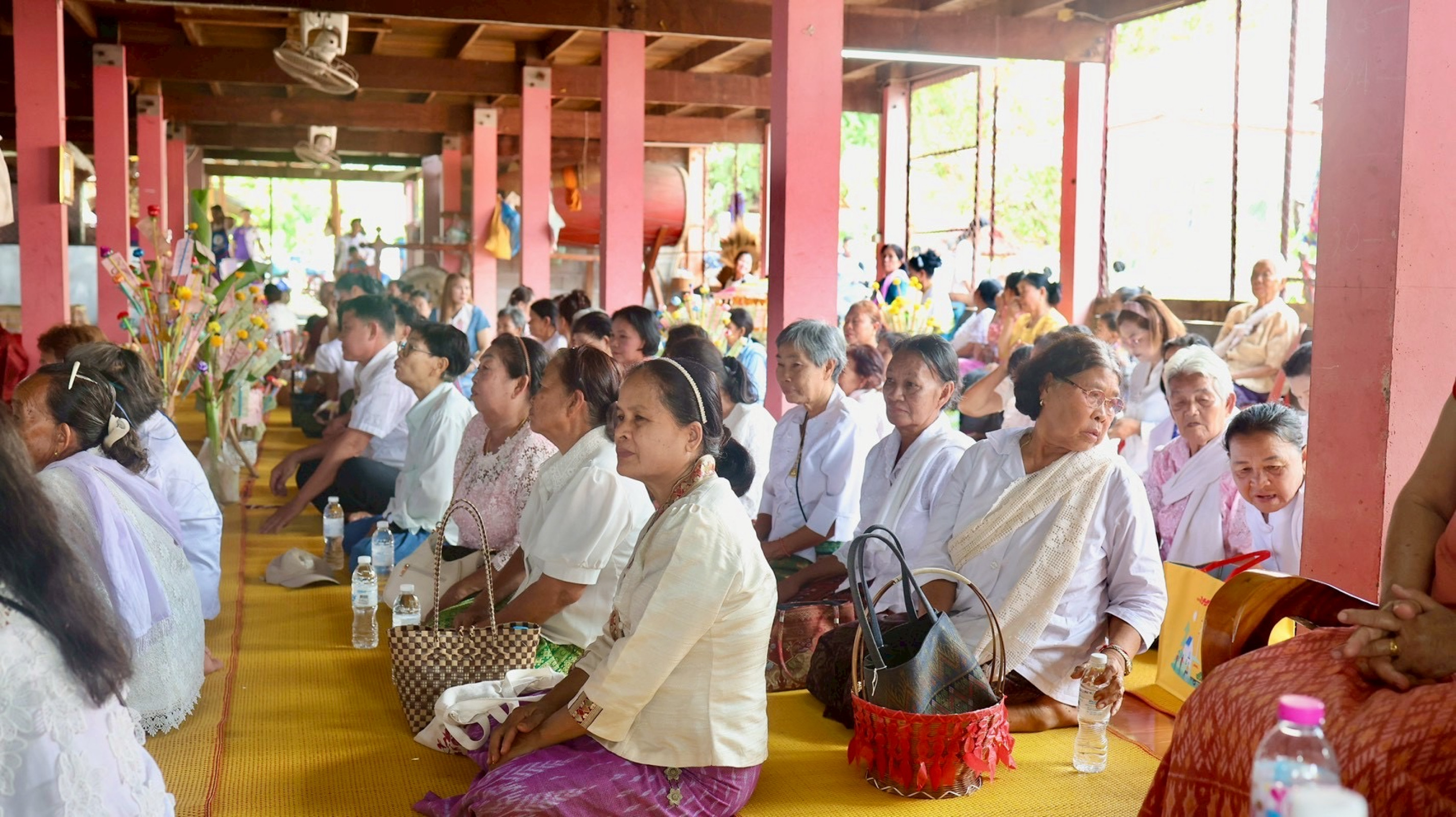 ภาพร่วมพิธีกรรมวัดคำเสนแสนสุข