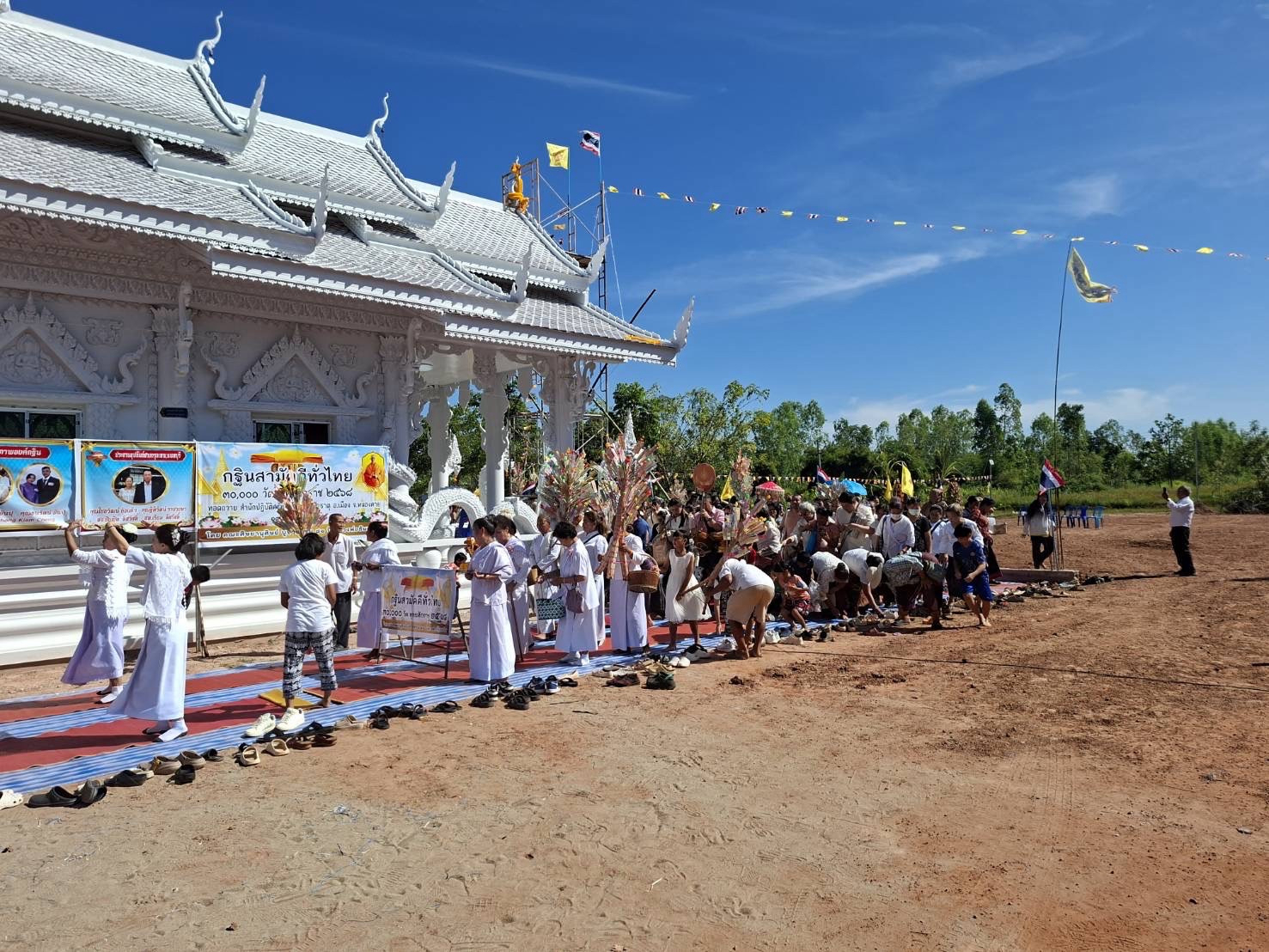 ภาพร่วมขบวนกฐินสำนักสงฆ์สำนักปฏิบัติศรัทธาธรรม