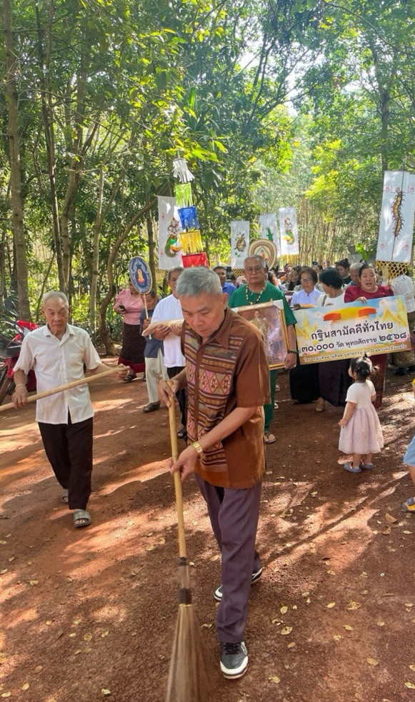 ภาพร่วมขบวนกฐินสำนักสงฆ์​ใหม่นาดูน