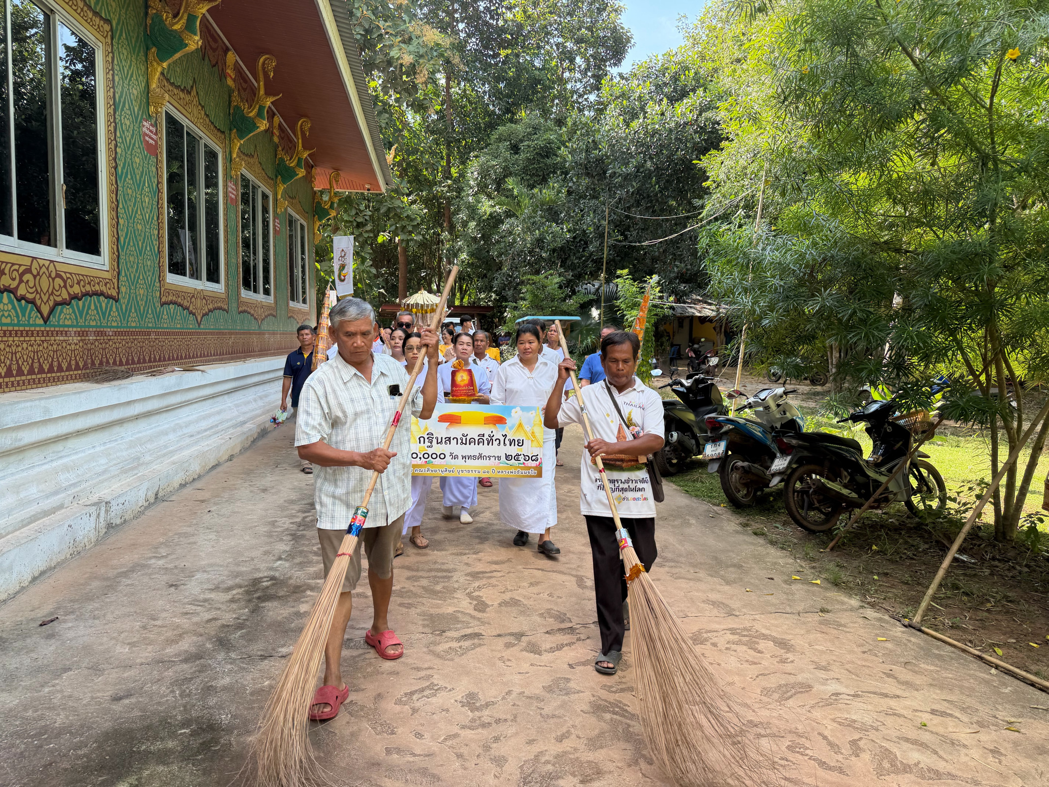 ภาพร่วมขบวนกฐินวัดทุ่งพลายงาม