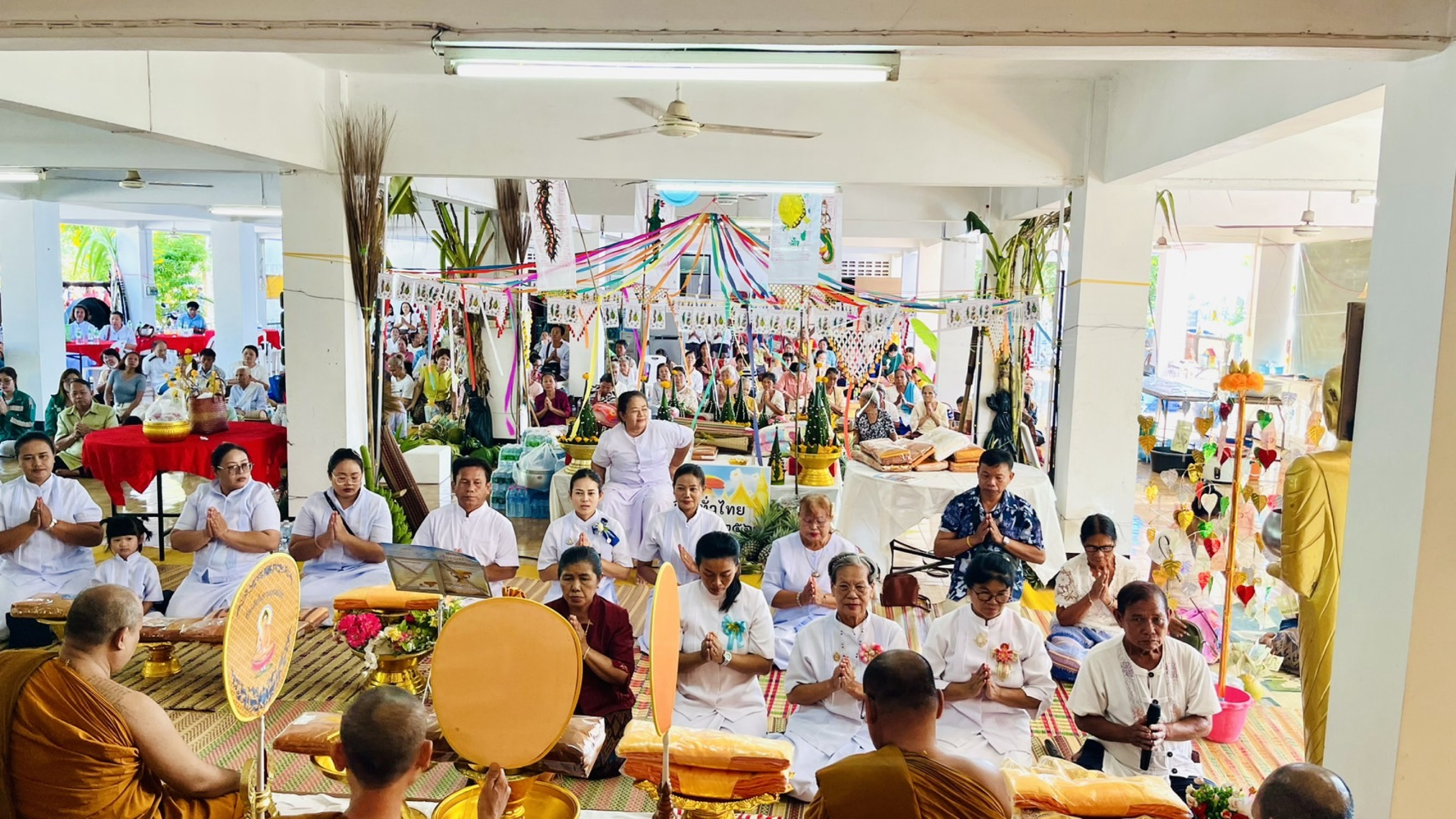ภาพร่วมพิธีกรรมวัดพระพุทธบาท