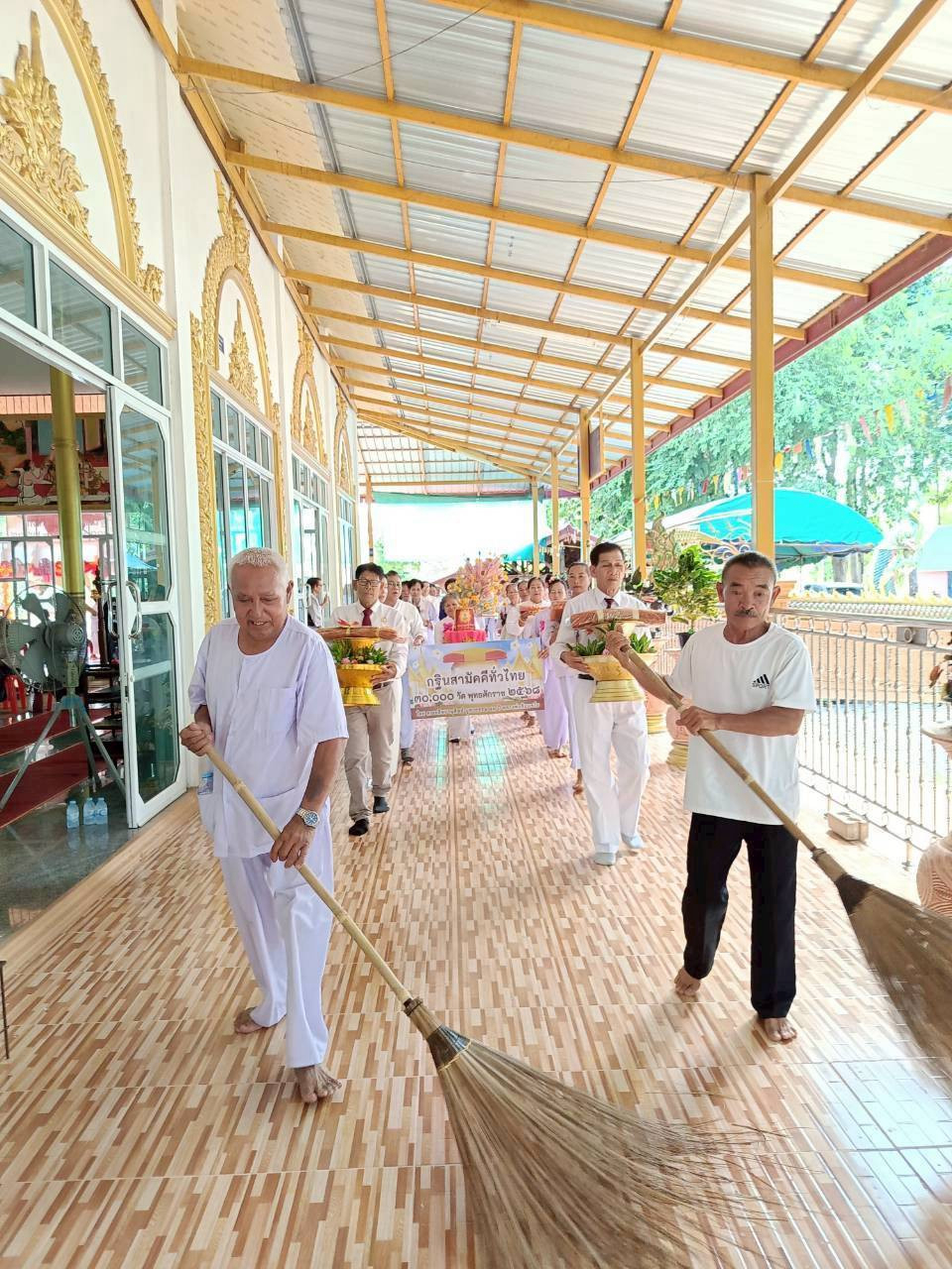 ภาพร่วมขบวนกฐินวัดโนนสังกา