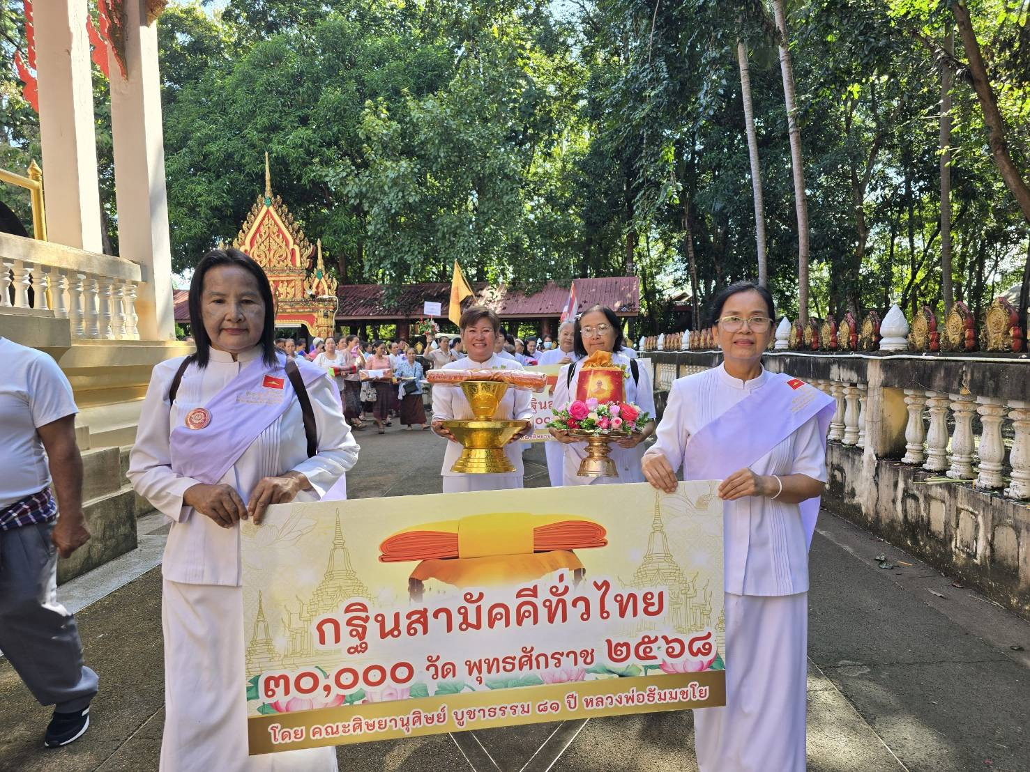 ภาพร่วมขบวนกฐินวัดศรีบุญเรือง