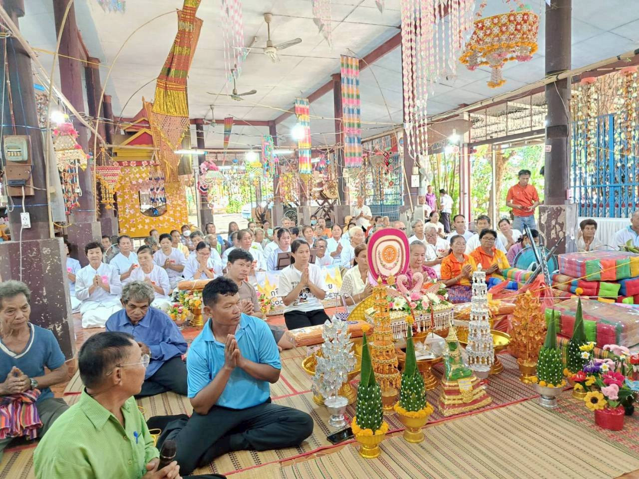 ภาพร่วมพิธีกรรมวัดนิยมบวร