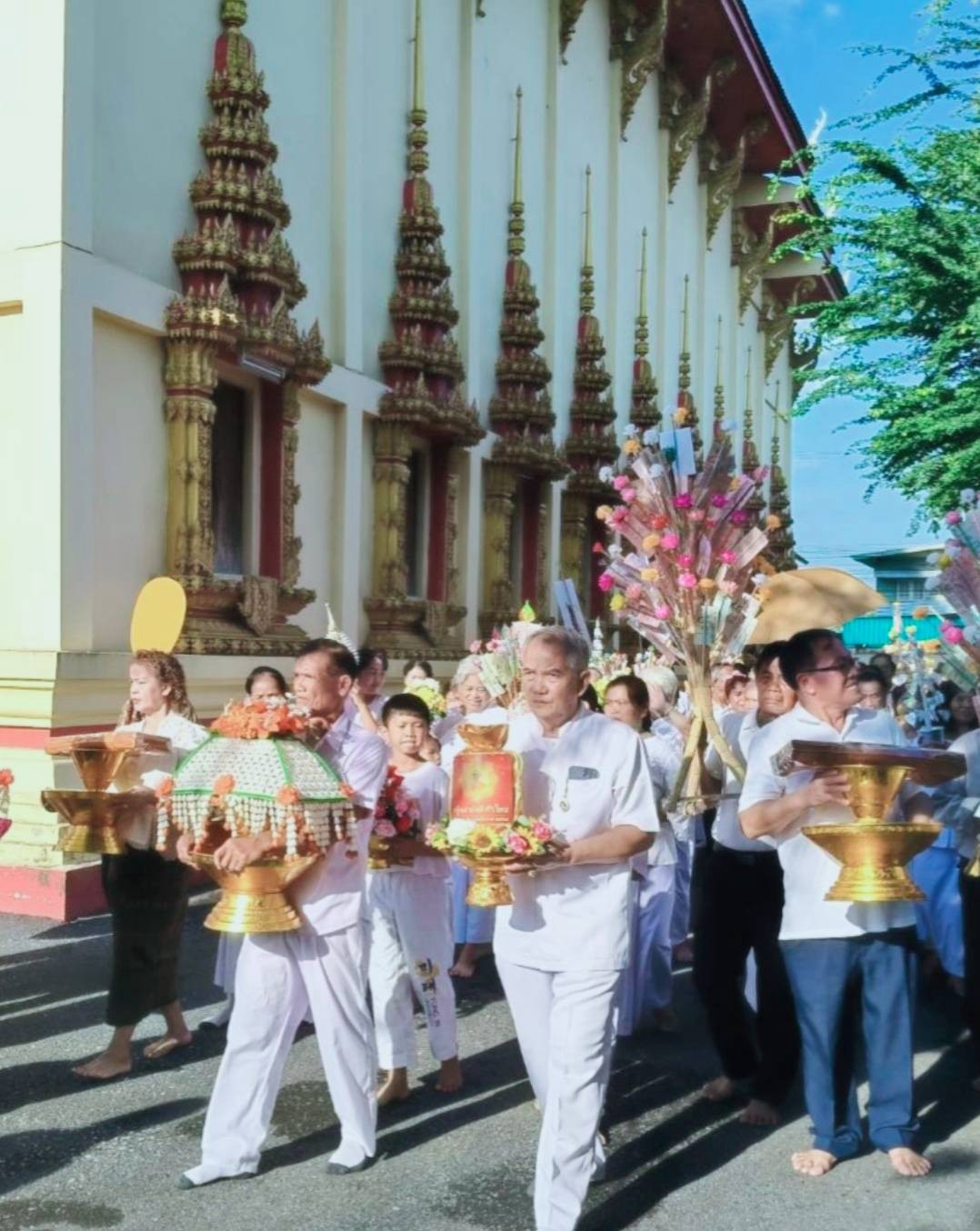 ภาพร่วมขบวนกฐินวัดสระแก้ว